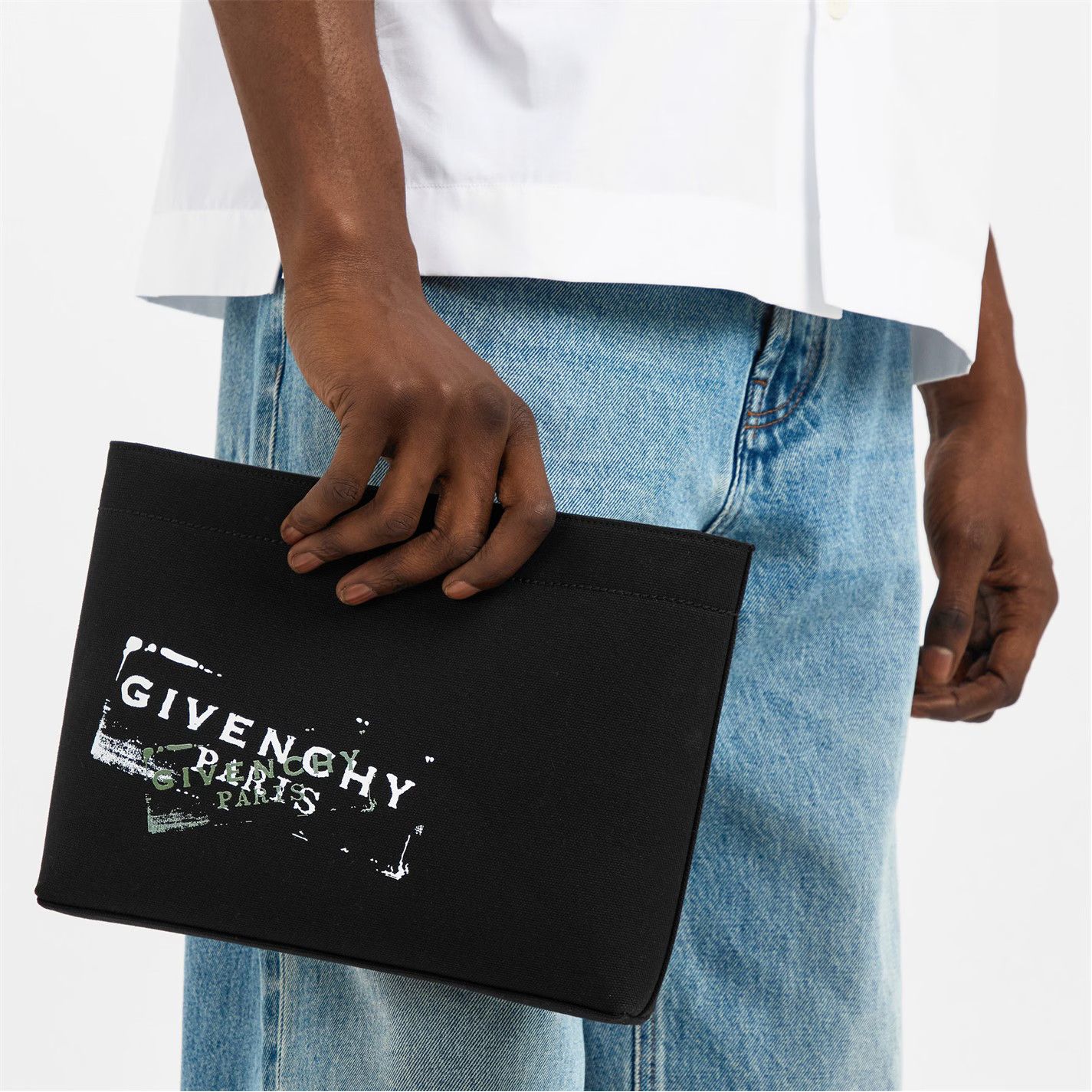 Givenchy o1g2r1mq0426 Size: OS / Canvas Wash Bag in Black Size ONE SIZE - 3 Thumbnail