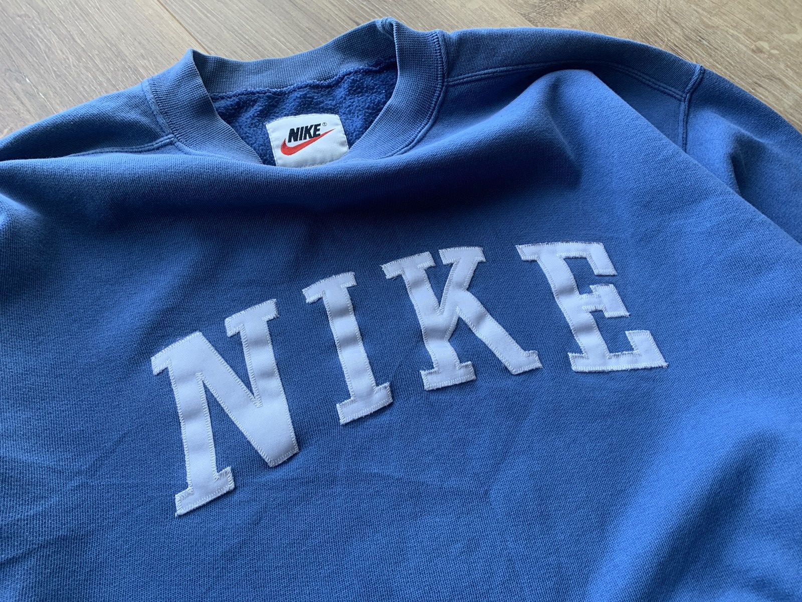 Vintage Vintage Nike big logo sweatshirt Size US S / EU 44-46 / 1 - 3 Thumbnail