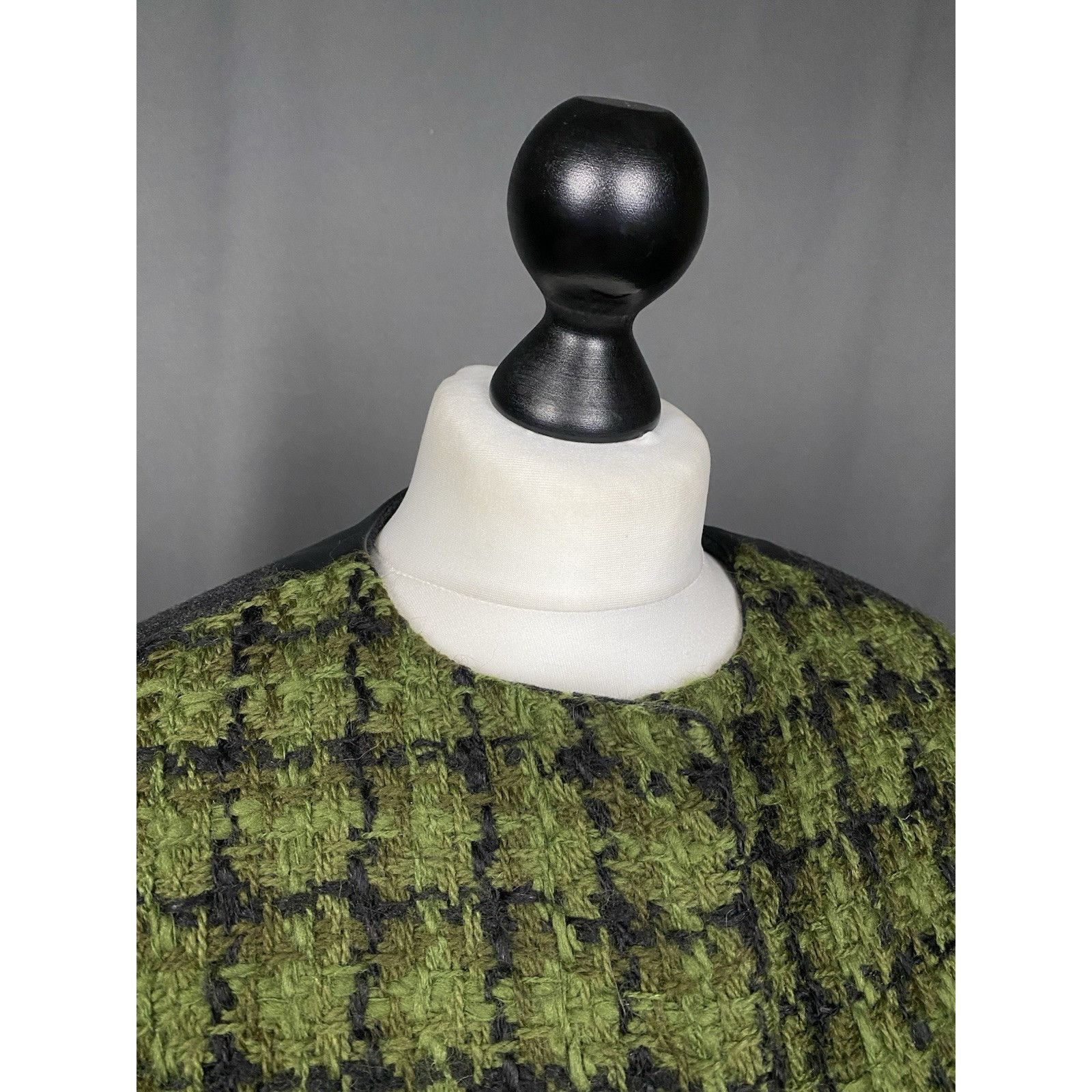 Louis Vuitton Louis Vuitton Green Tweed & Leather Trim Colarless Coat Size Size S / US 4 / IT 40 - 6 Thumbnail