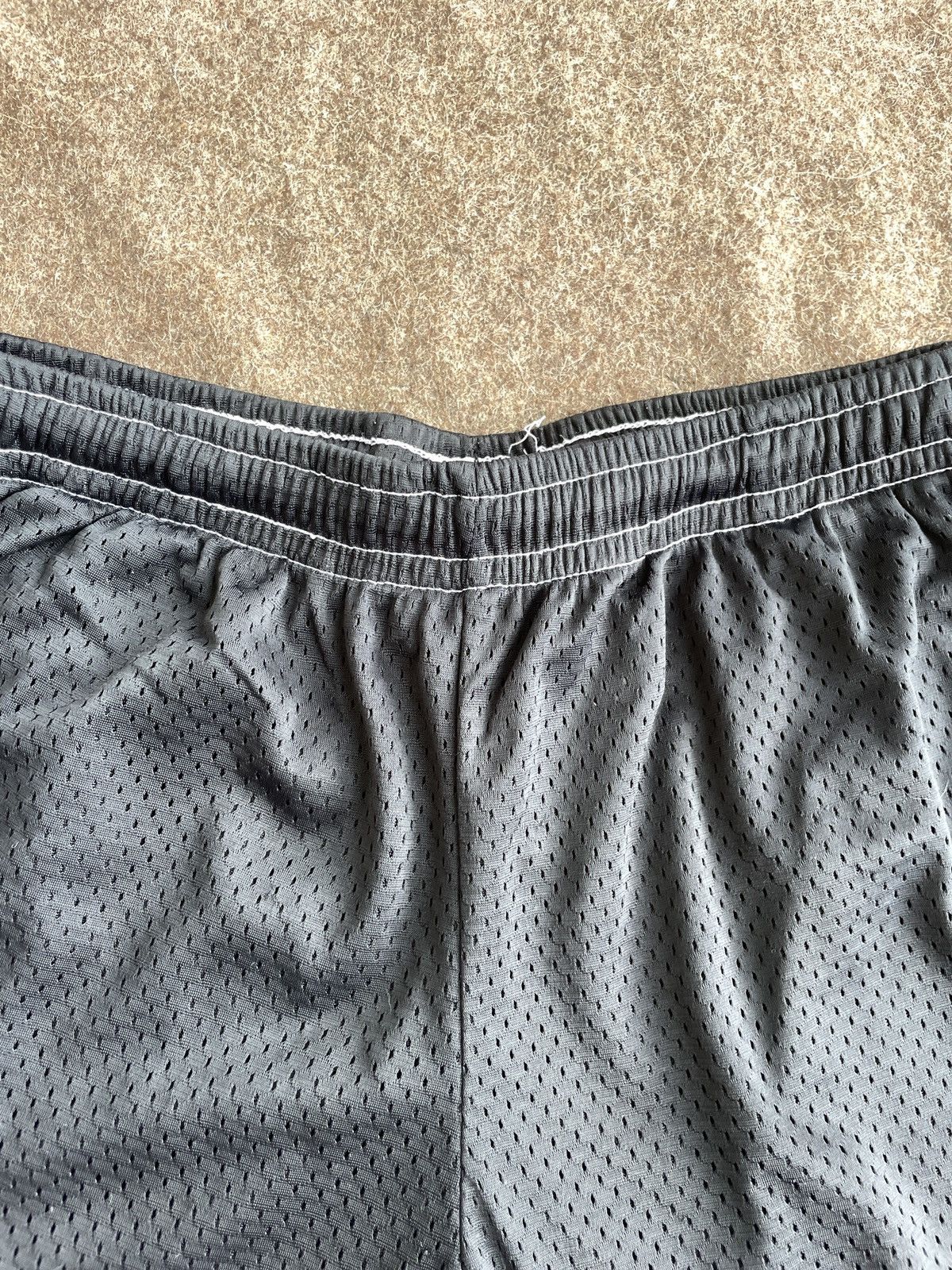 Nike Vintage Nike Basketball Shorts Size US 32 / EU 48 - 3 Thumbnail