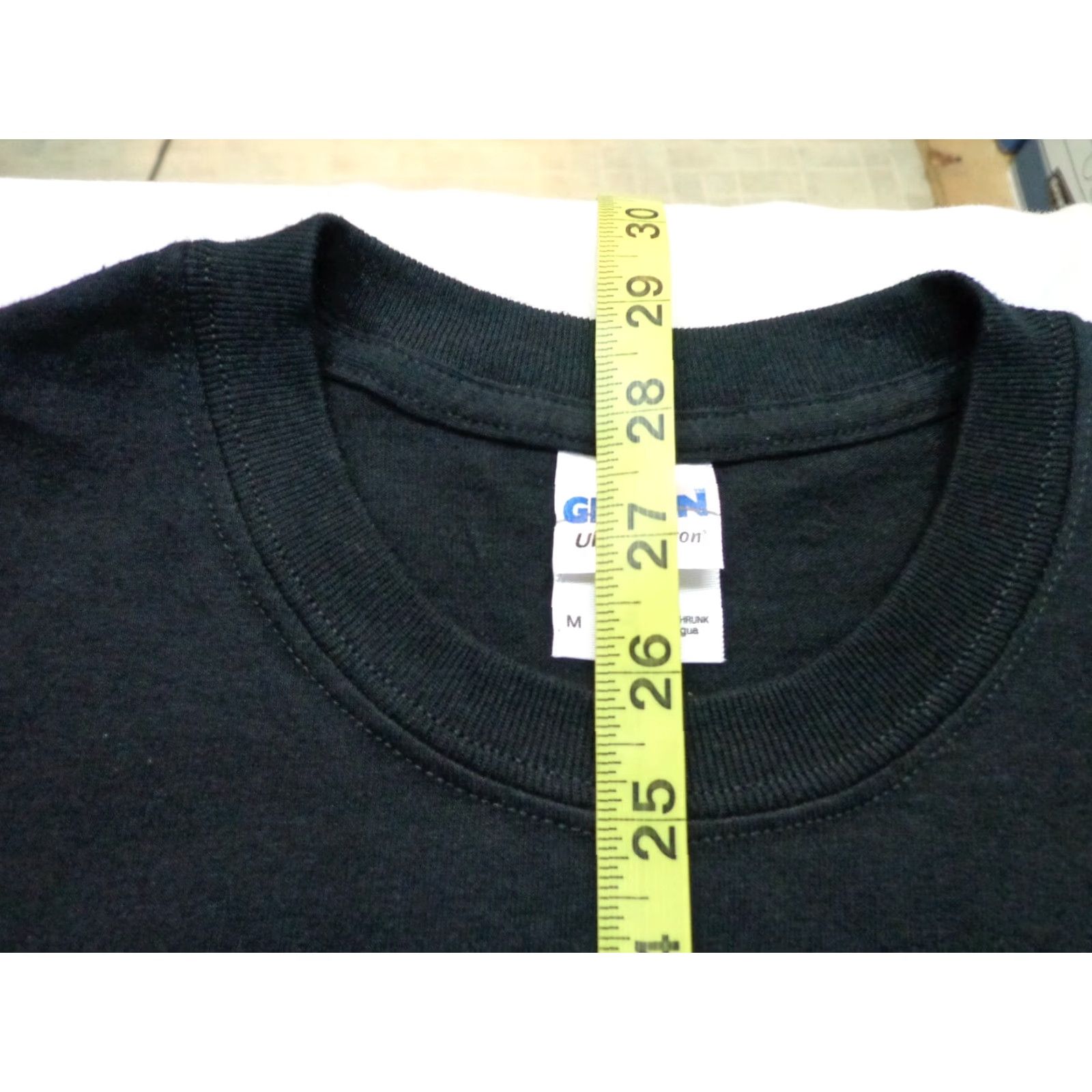 Gildan Heidi Newfield Trick Pony Local Crew Black Concert T-shirt Size Medium Mens Cotton Graphic Tee Short Sleeve M Black Gildan Regular Size US M / EU 48-50 / 2 - 6 Thumbnail