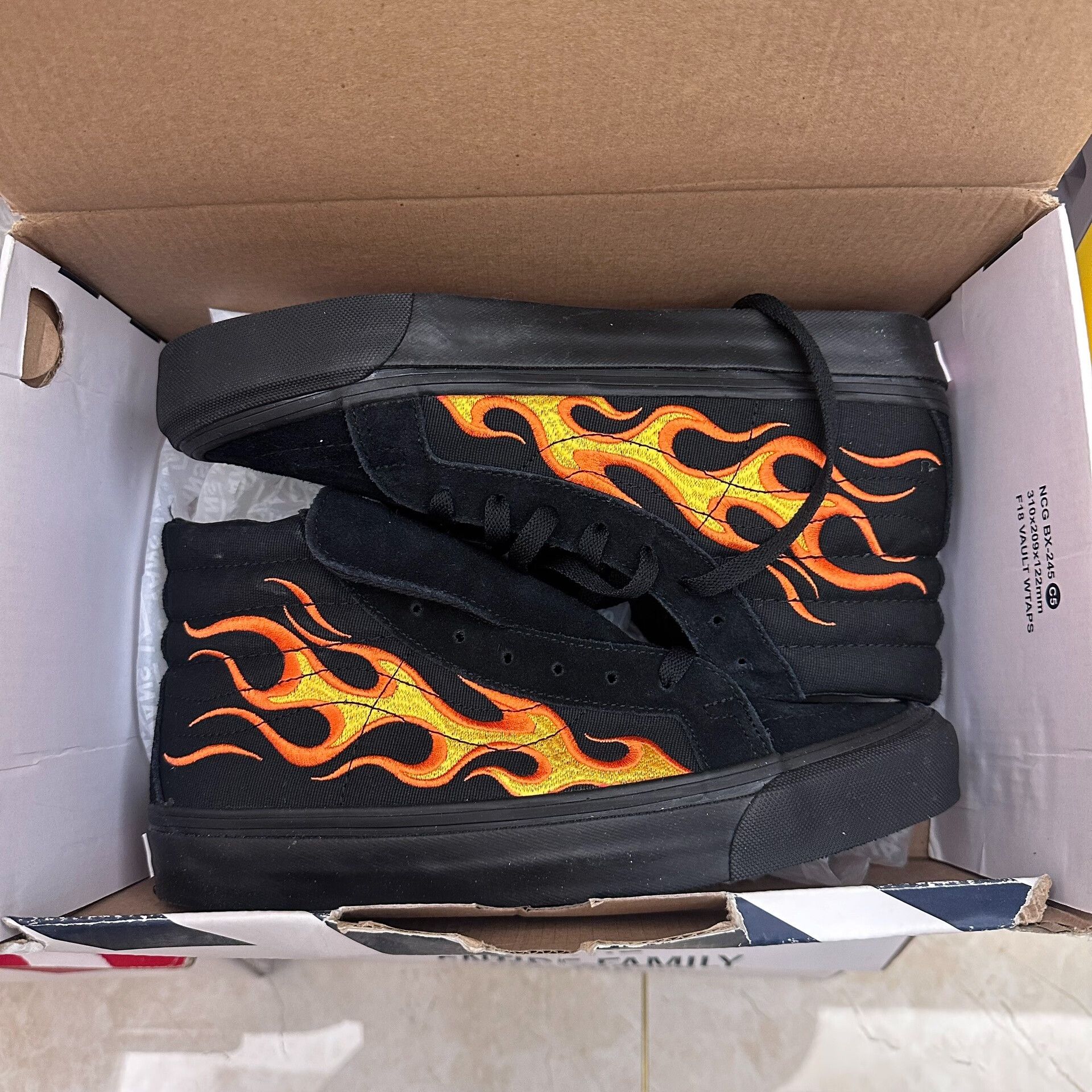 Wtaps WTAPS x Vans Sk8 High Black Red Flames Size US 7.5 / EU 40-41 - 1 Thumbnail