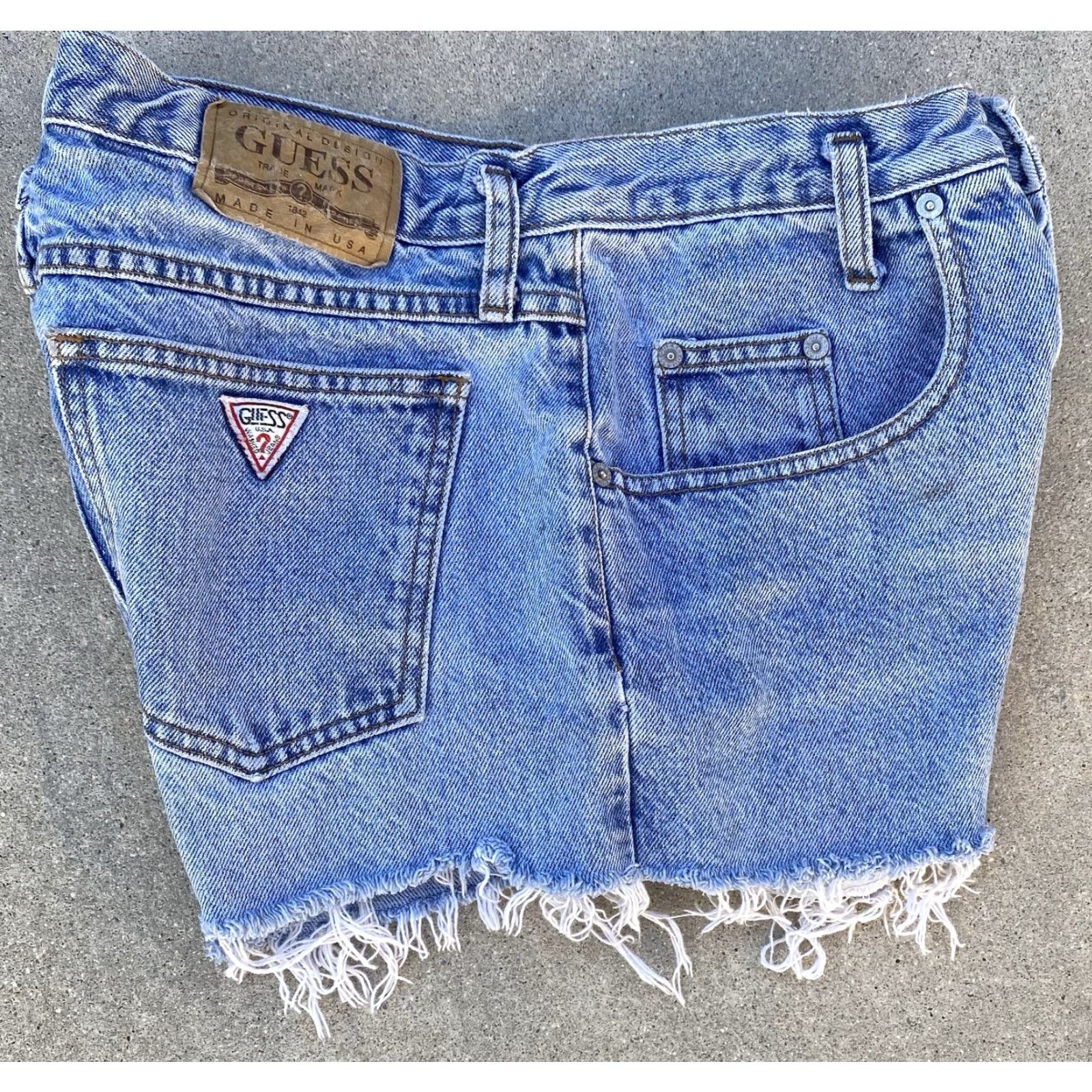 Guess VINTAGE GUESS Denim Shorts Button Fly Cut-Off 31 in Waist Blue Women's 80s 90s Casual Pockets Frayed Hem Rise High Womens Size 24" / US 00 / IT 34 - 5 Thumbnail