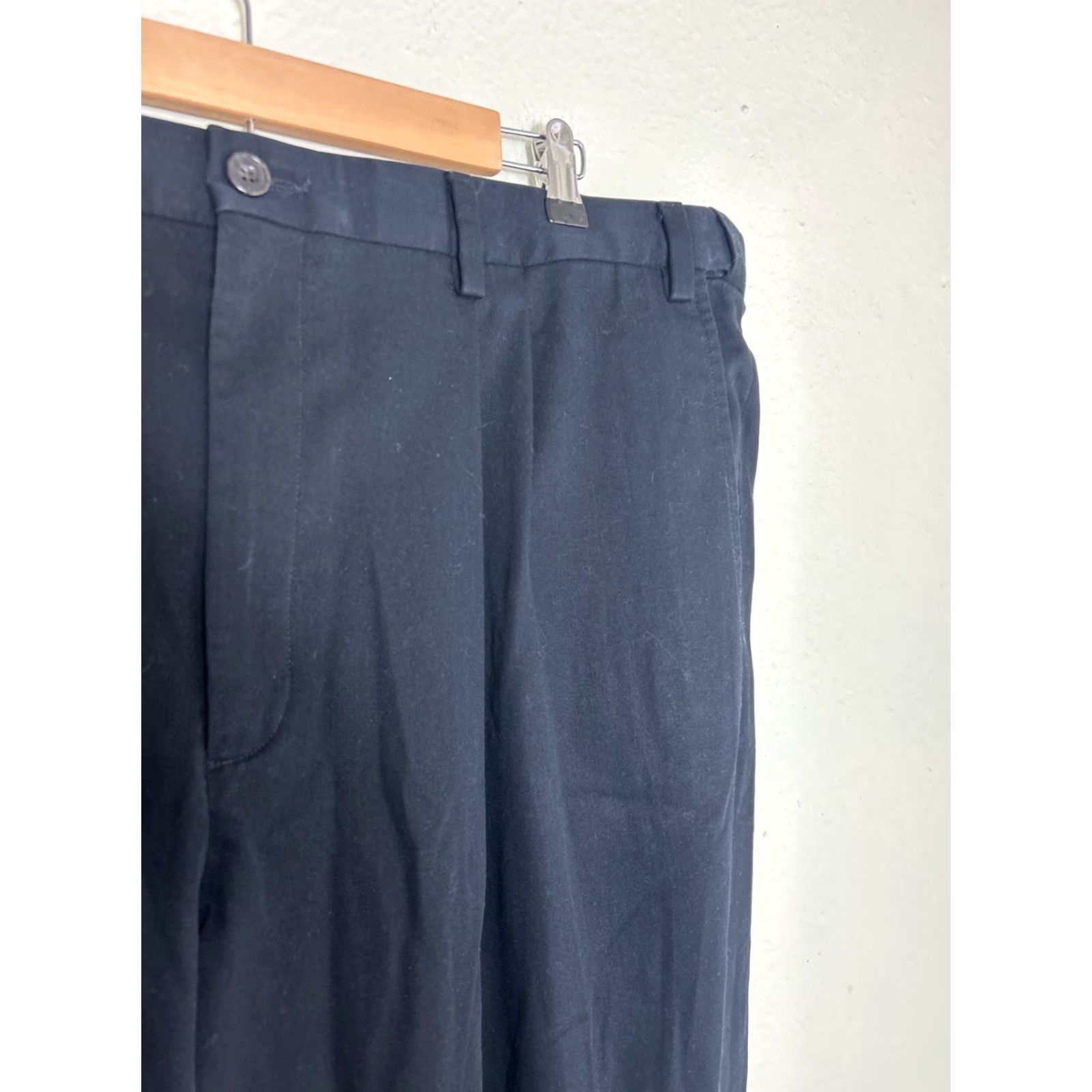 Eddie Bauer VINTAGE Eddie Bauer wrinkle free relaxed fit cotton pants Black Mens 42x30 42 Tall dress pants Size US 42 / EU 58 - 5 Thumbnail