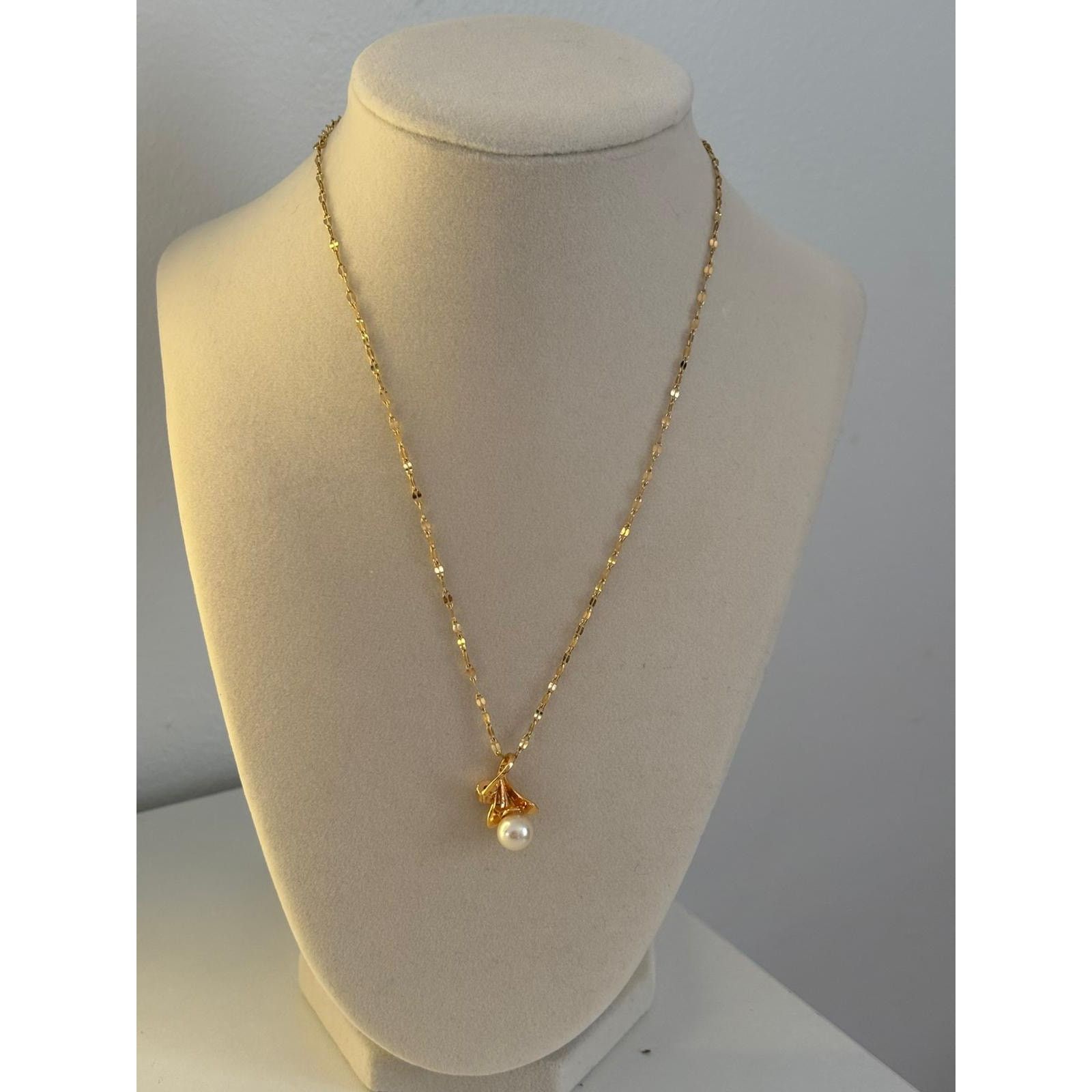 The Unbranded Brand Gold Flower Pearl Pendant Necklace Stainless Steel Size ONE SIZE - 1 Thumbnail