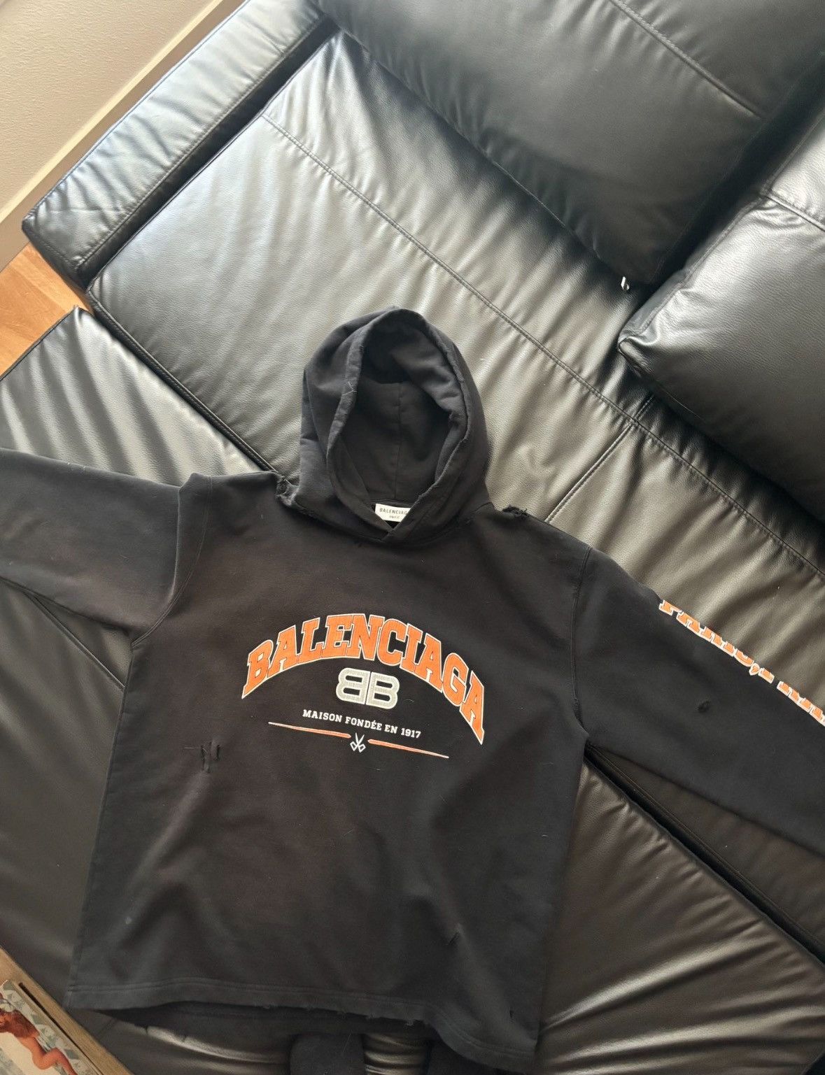 Balenciaga Balenciaga Hoodie Distressed Size US S / EU 44-46 / 1 - 2 Thumbnail