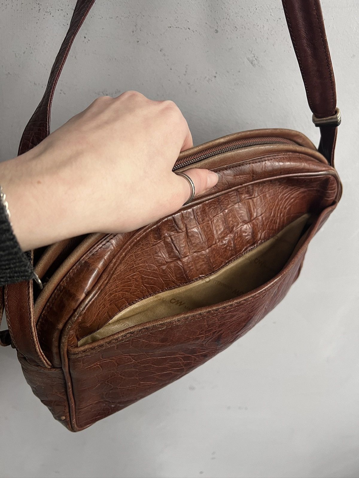 KMRii Brown Leather Crocodile Skin Crossbody kmrii style Size ONE SIZE - 6 Thumbnail
