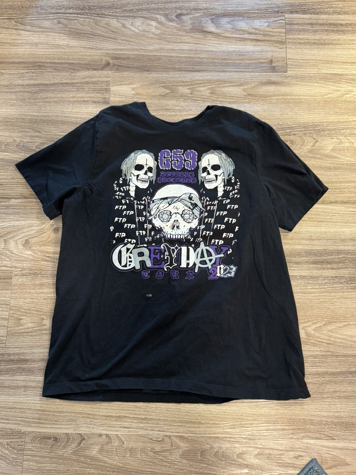 Other Grey Day 2023 tour shirt Size US XL / EU 56 / 4 - 2 Thumbnail