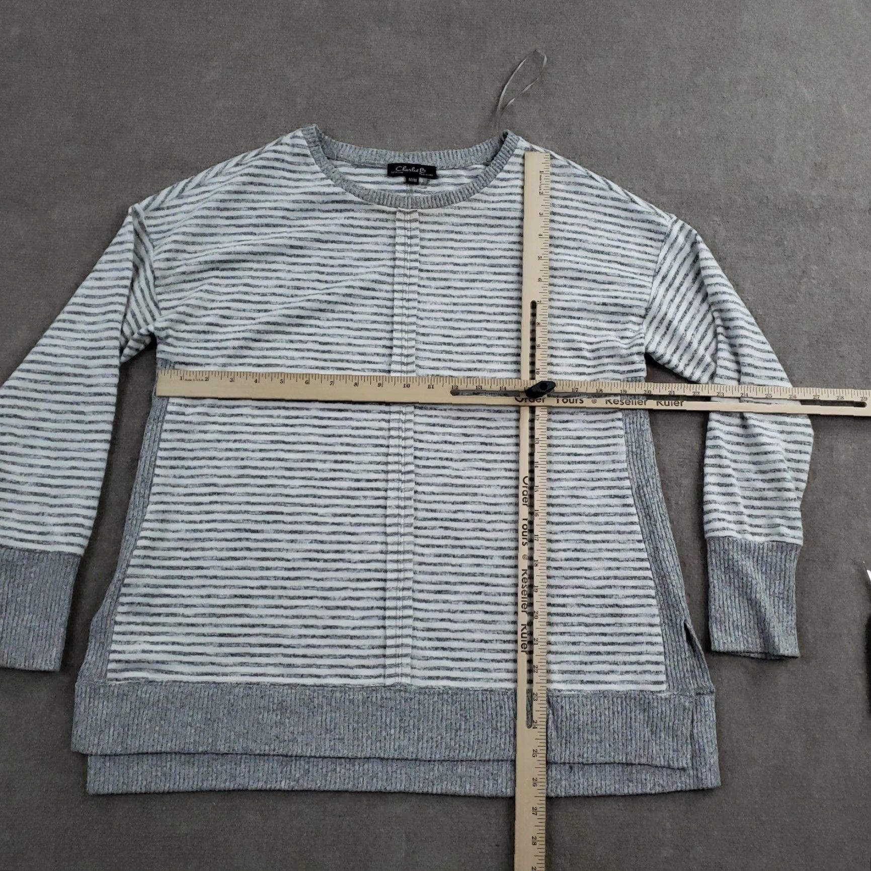 Vintage Charlie B Sweater Womens Medium Gray Striped Knit Tunic Long Sleeve Crewneck Size M / US 6-8 / IT 42-44 - 2 Thumbnail