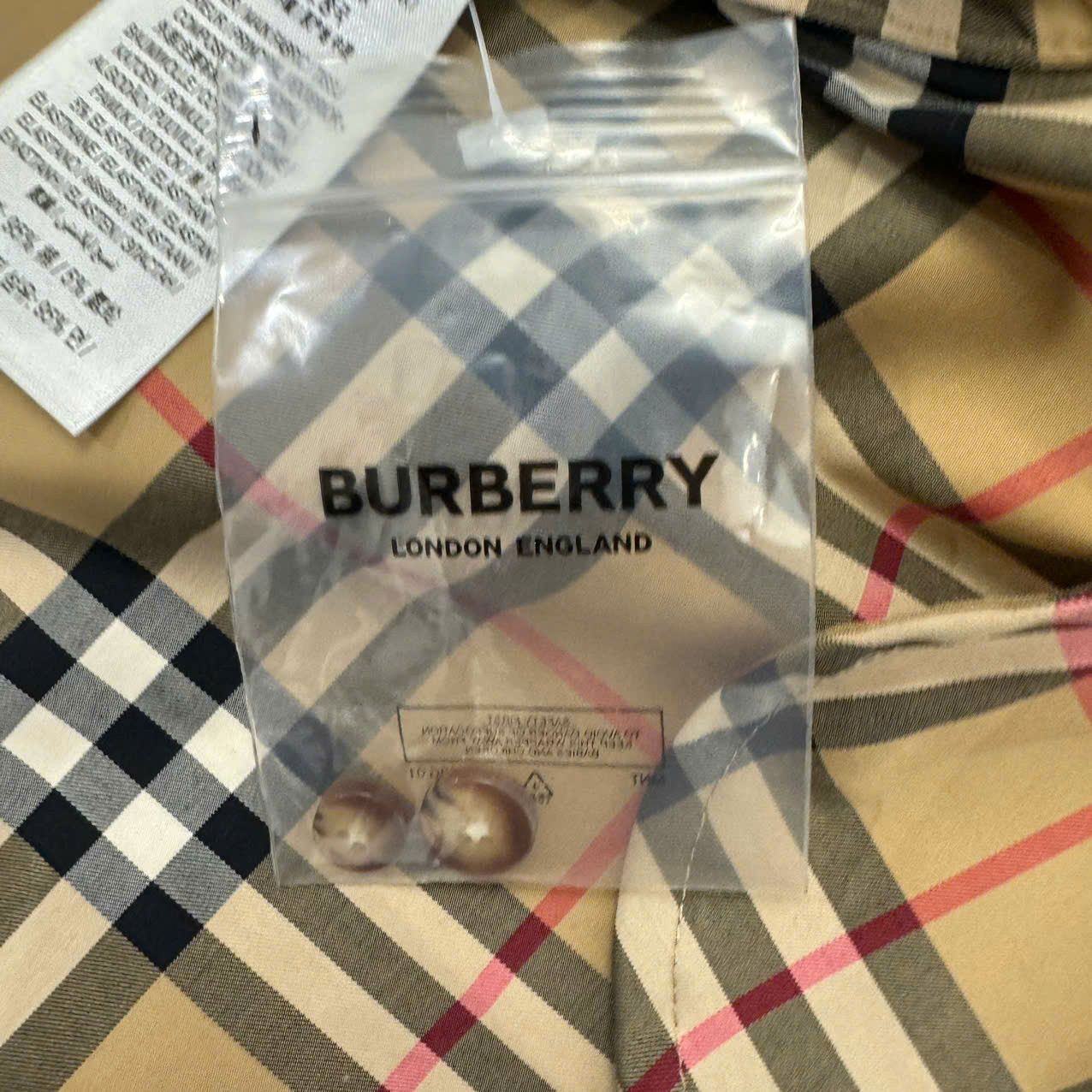 Burberry BURBERRY Love Print Vintage Check Cotton Shirt BEIGE Size XS / US 0-2 / IT 36-38 - 2 Thumbnail