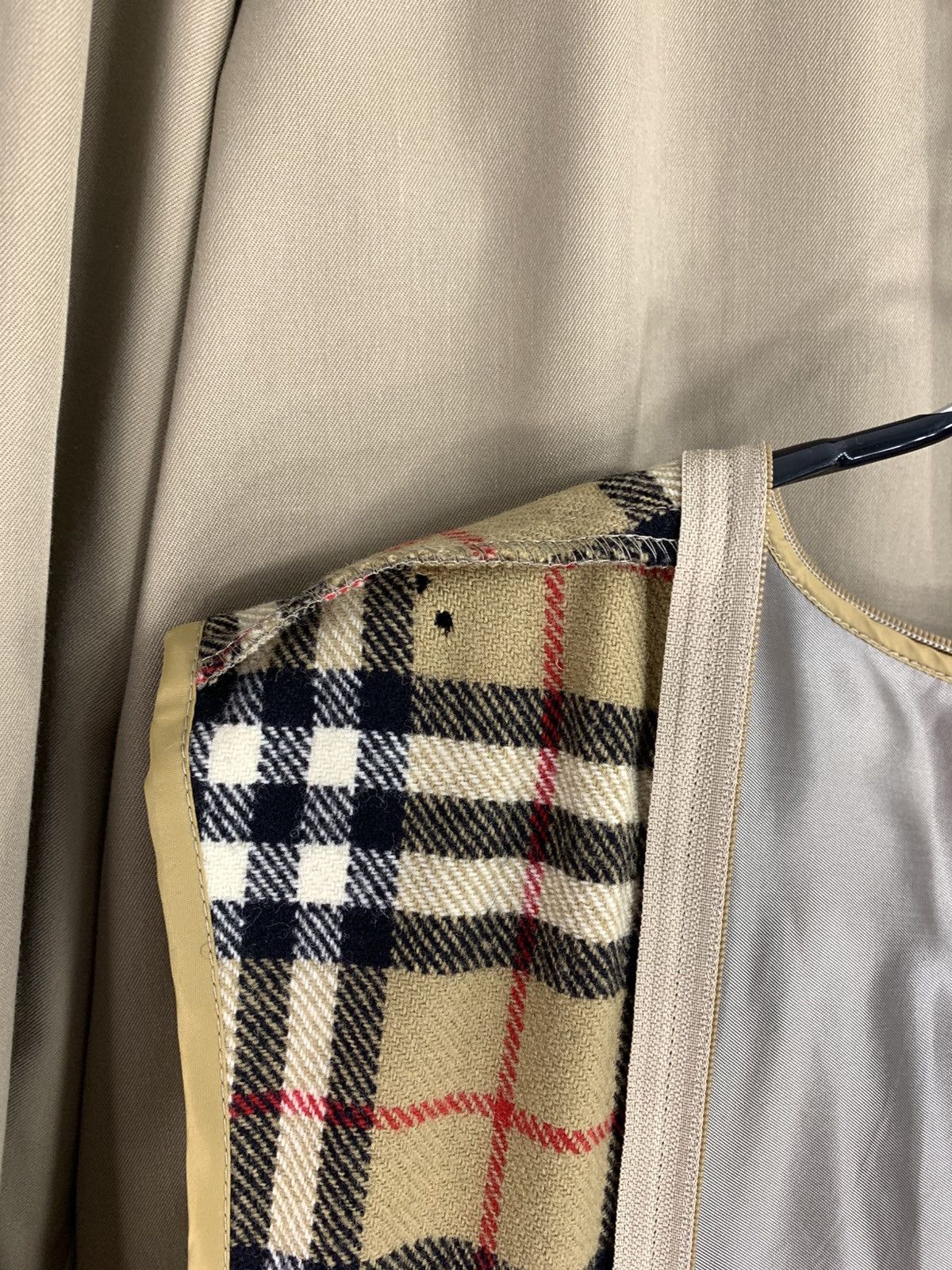 Burberry × Vintage Burberry Vintage Beige Trench Coat M/L Size Size US M / EU 48-50 / 2 - 17 Thumbnail