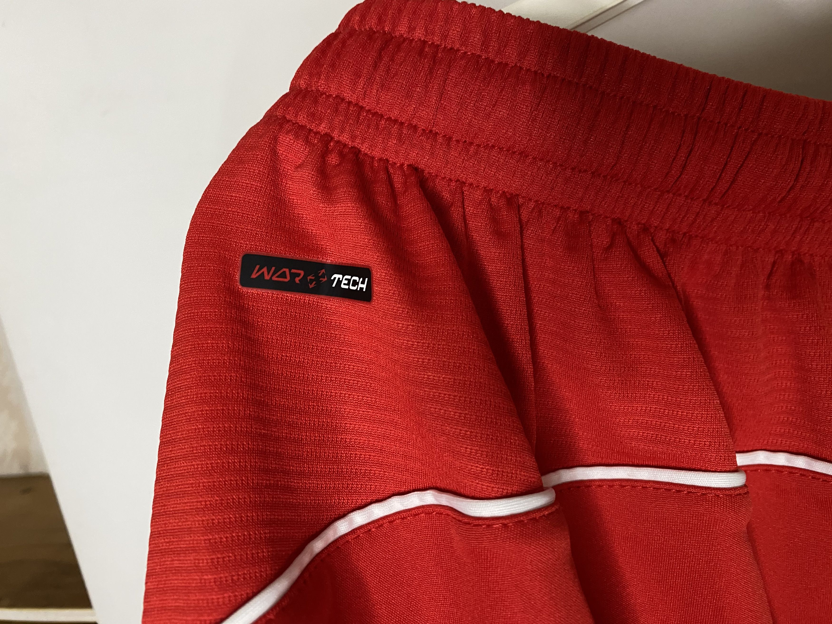Warrior LIVERPOOL 2014 2015 HOME FOOTBALL SOCCER SHORTS WARRIOR Size US 36 / EU 52 - 3 Thumbnail