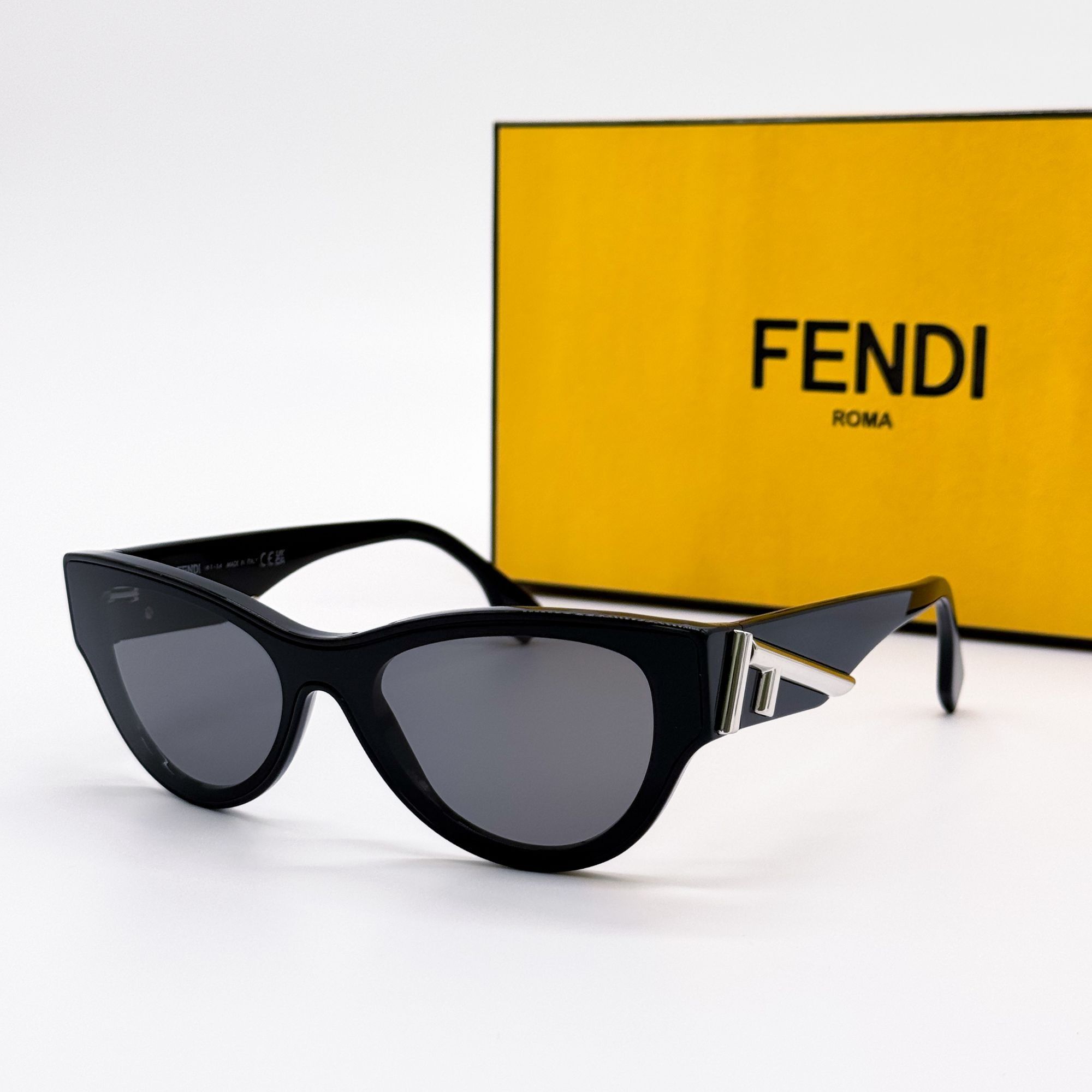 Fendi NEW FENDI SUNGLASSES FE40135I 01A BLACK WOMEN EYEWEAR Size ONE SIZE - 1 Thumbnail
