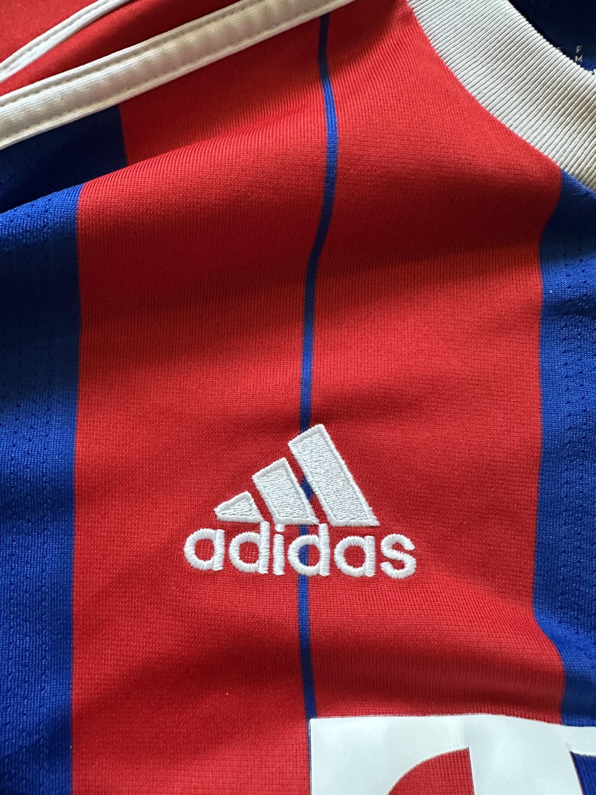 Adidas Vintage Adidas Bayern Munich Soccer Jersey T-shirt Size US M / EU 48-50 / 2 - 7 Thumbnail