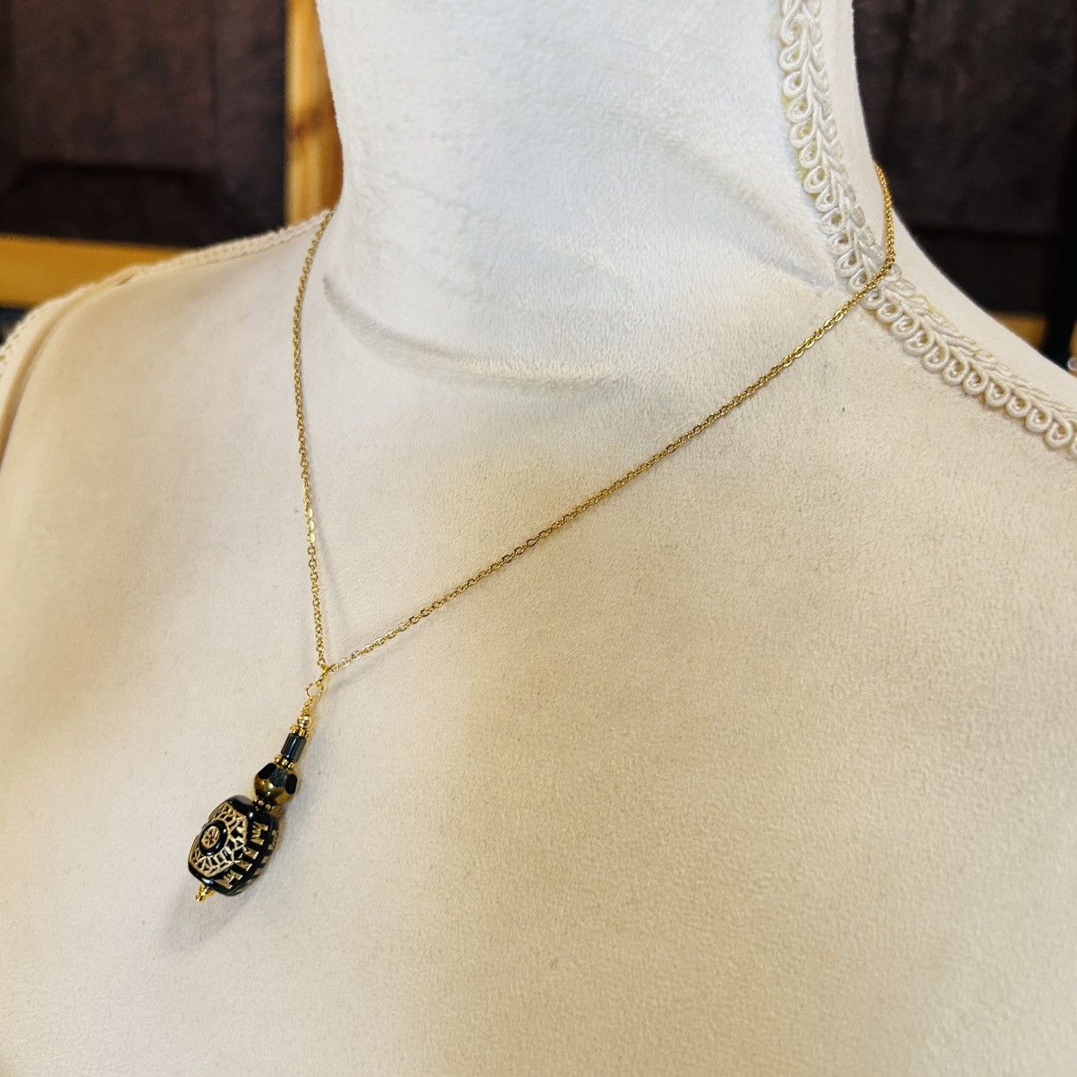 Handmade Handcrafted elegant glass beaded pendant on chain necklace Size ONE SIZE - 4 Thumbnail