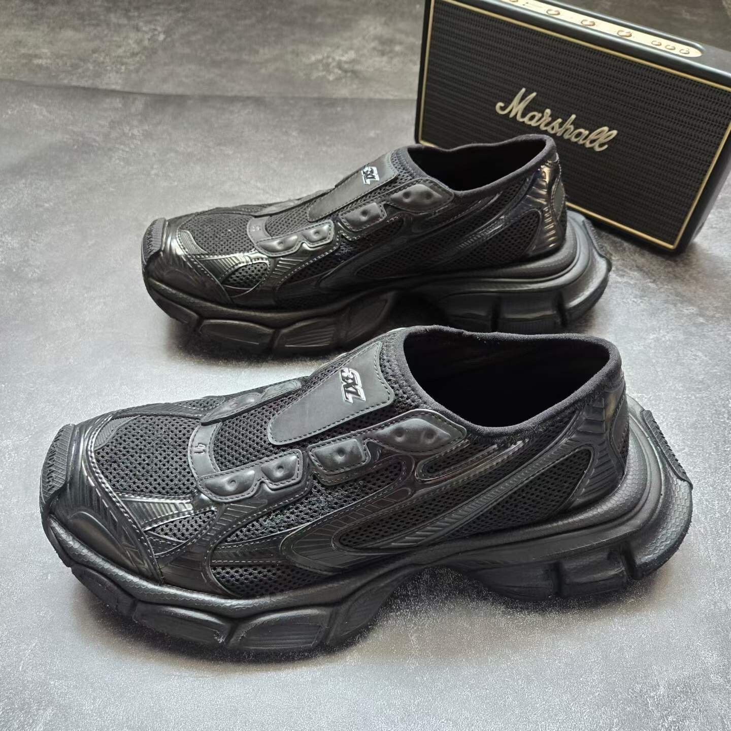 Balenciaga Balenciaga Black Lowtop Sneakers 8.5 Men Size US 8.5 / EU 41-42 - 1 Thumbnail