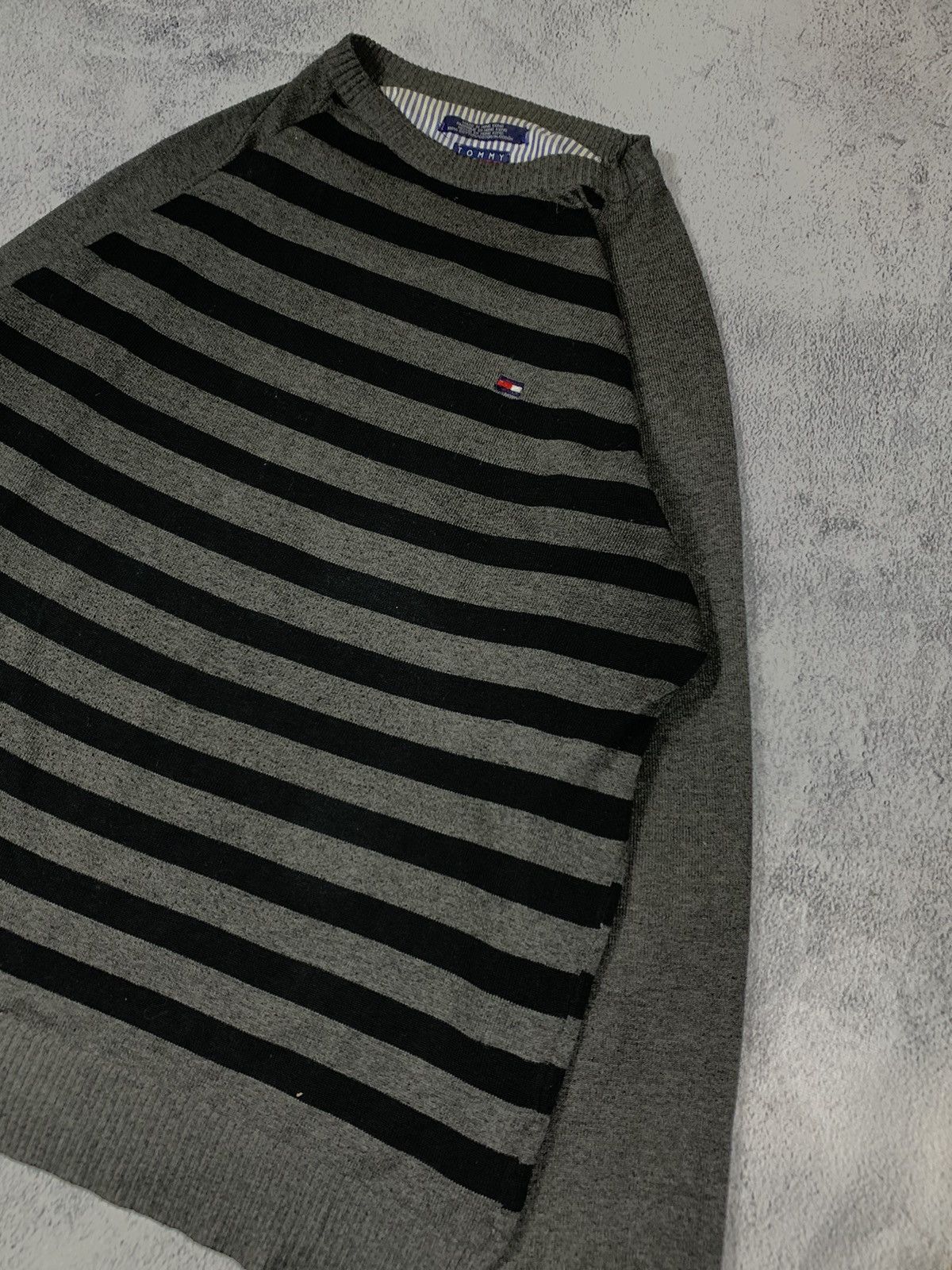 Tommy Hilfiger × Vintage Vintage Y2K Tommy Hilfiger sweater old money style size XXL Size US XXL / EU 58 / 5 - 2 Thumbnail