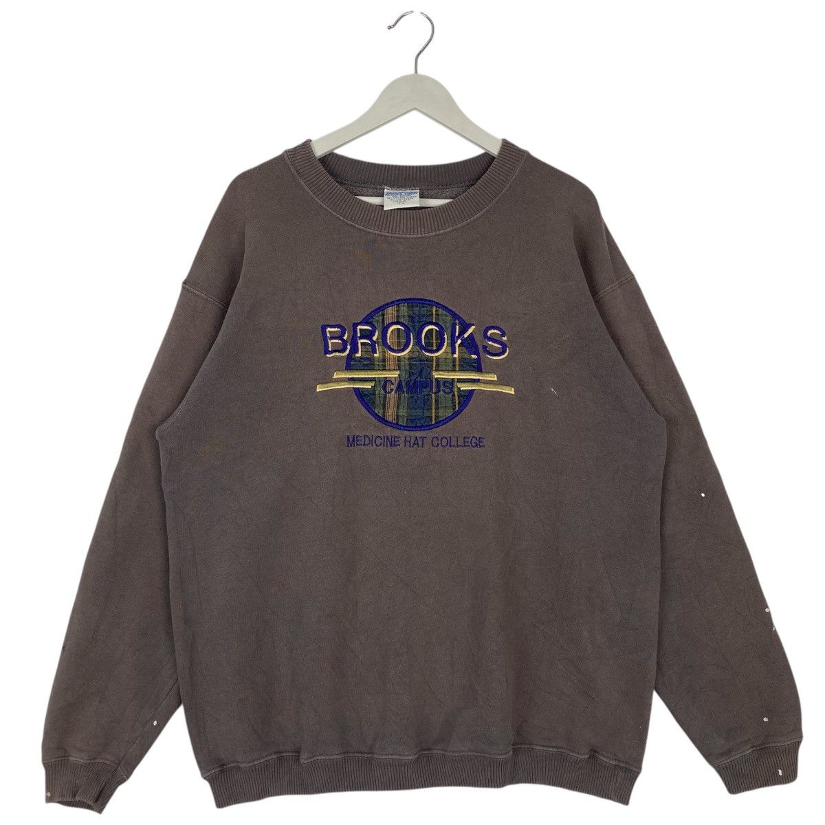 Other Vintage Gildan Heavy Embroidered Sweatshirt Brown Size L Size US L / EU 52-54 / 3 - 1 Thumbnail