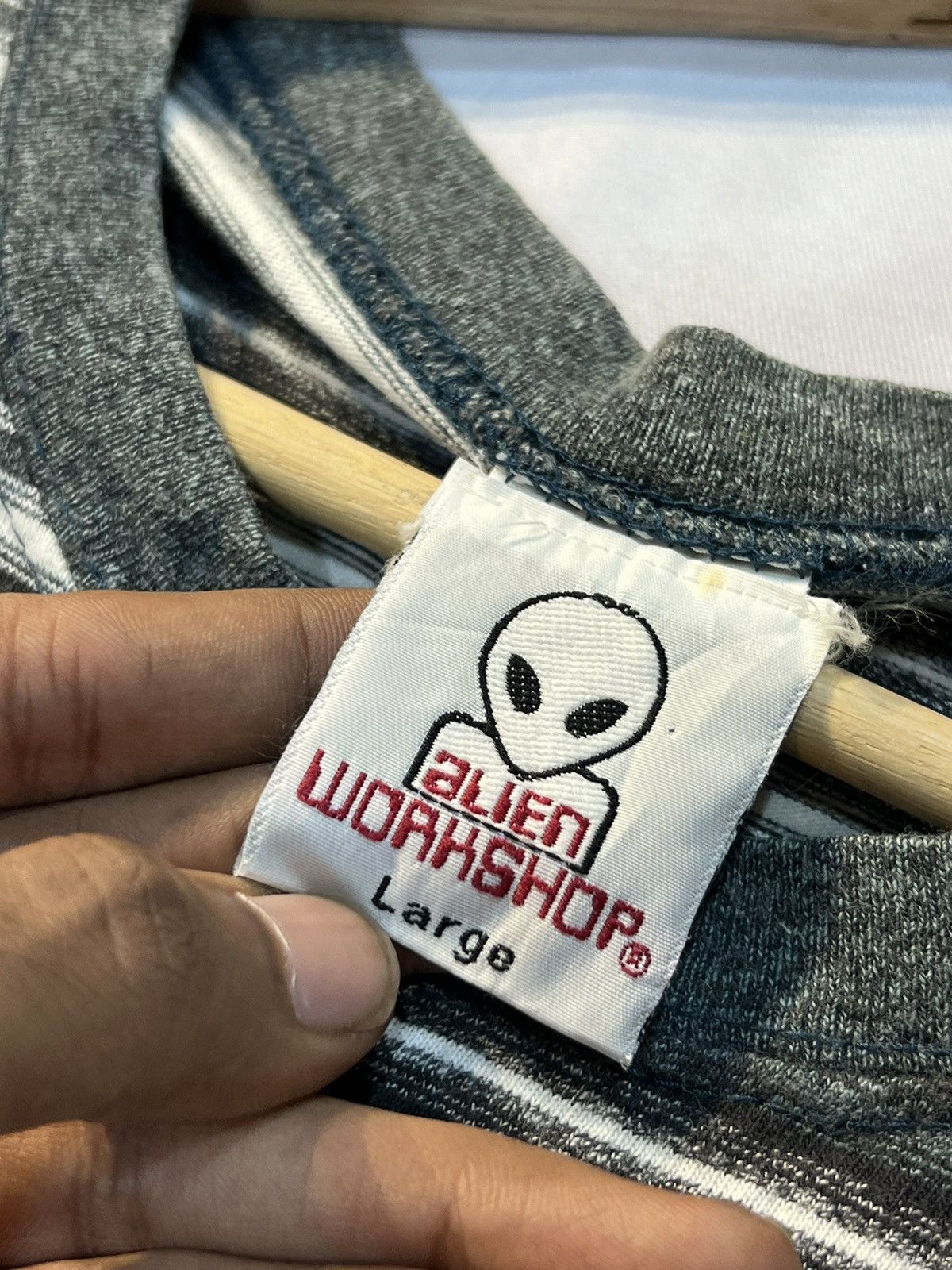 Alien Workshop × Vintage VINTAGE ALIEN WORKSHOP USA STRIPE TEE Size US L / EU 52-54 / 3 - 5 Thumbnail