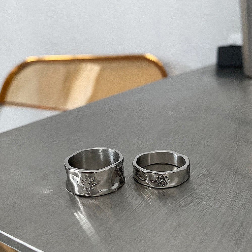 Jewelry Men's Retro Minimalist Star Ring Size ONE SIZE - 1 Thumbnail