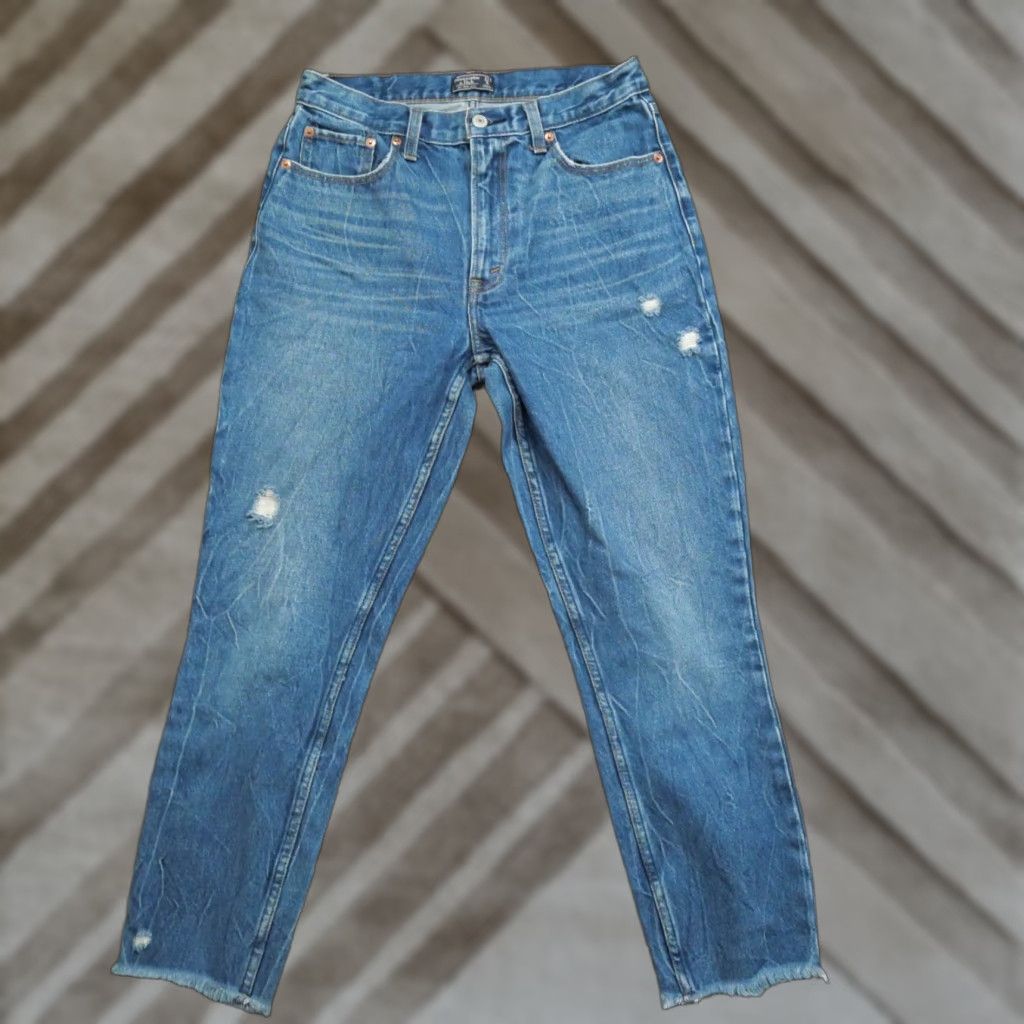 Abercrombie & Fitch Abercrombie & Fitch Jeans Womens 27 4 4R Mom High Rise Distressed Cropped Size 27" / US 4 / IT 40 - 1 Thumbnail