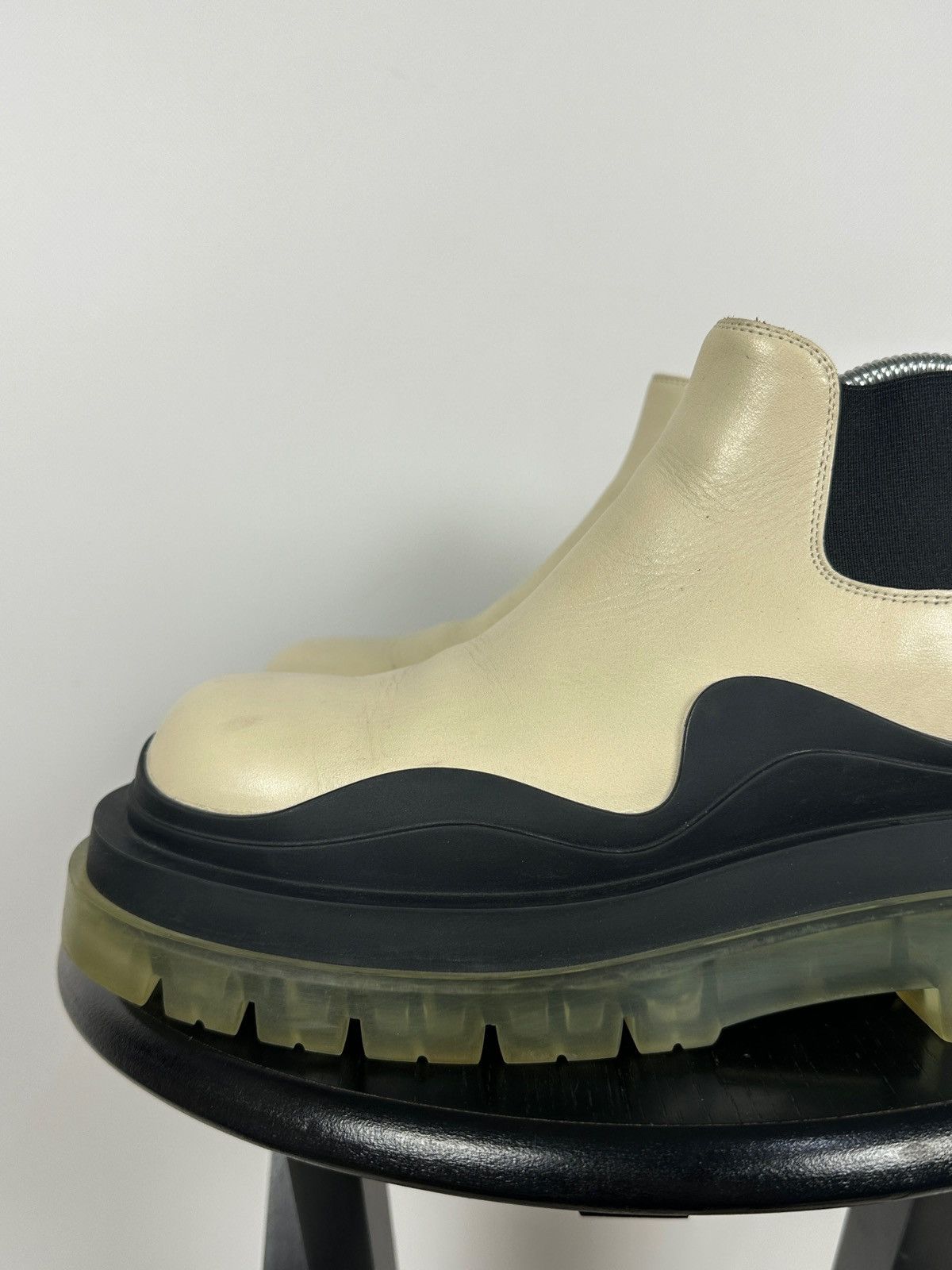 Bottega Veneta Bottega Veneta Cream Leather Ankle Chelsea Boots Size US 9.5 / IT 39.5 - 14 Thumbnail