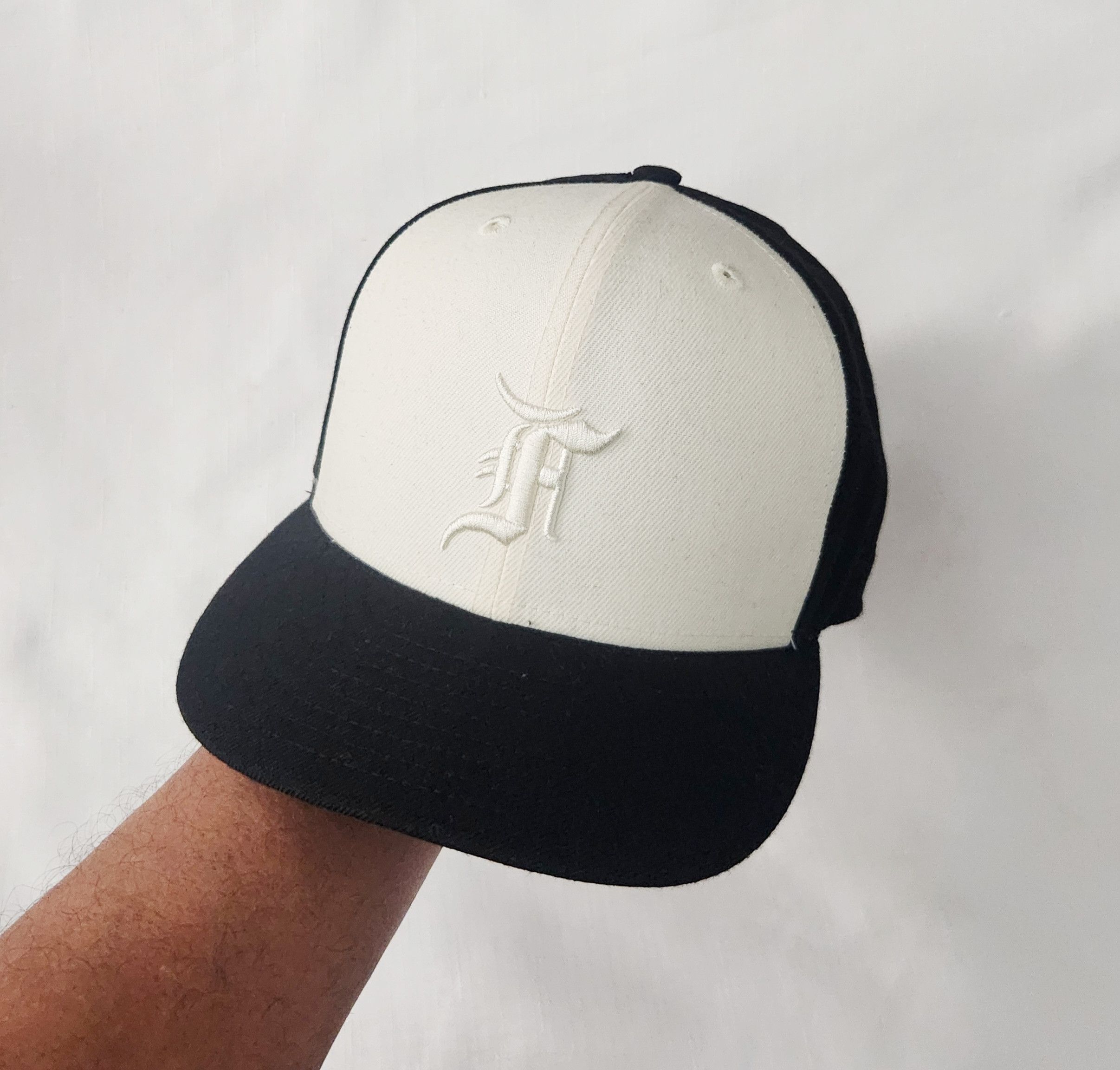 *New* online [sz.7] Fear of God Essentials x New Era 59Fifty Black Fitted Hat