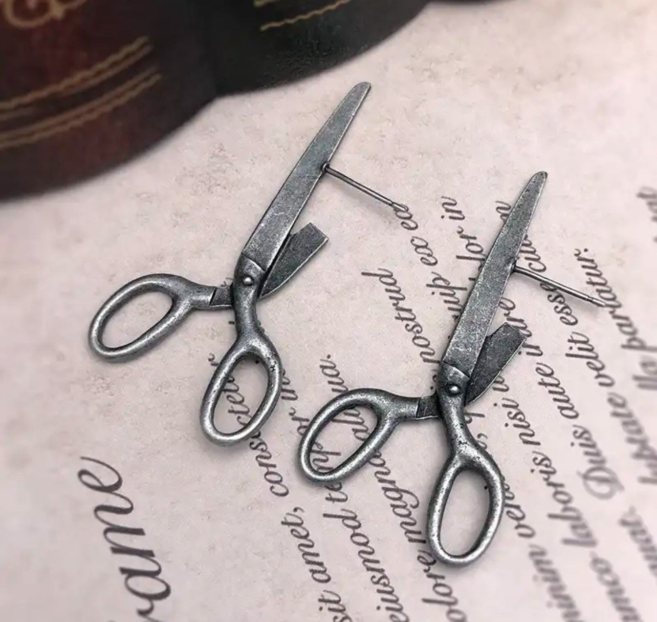 Vintage Fantastic Earnings With Scissor Design Size ONE SIZE - 4 Thumbnail