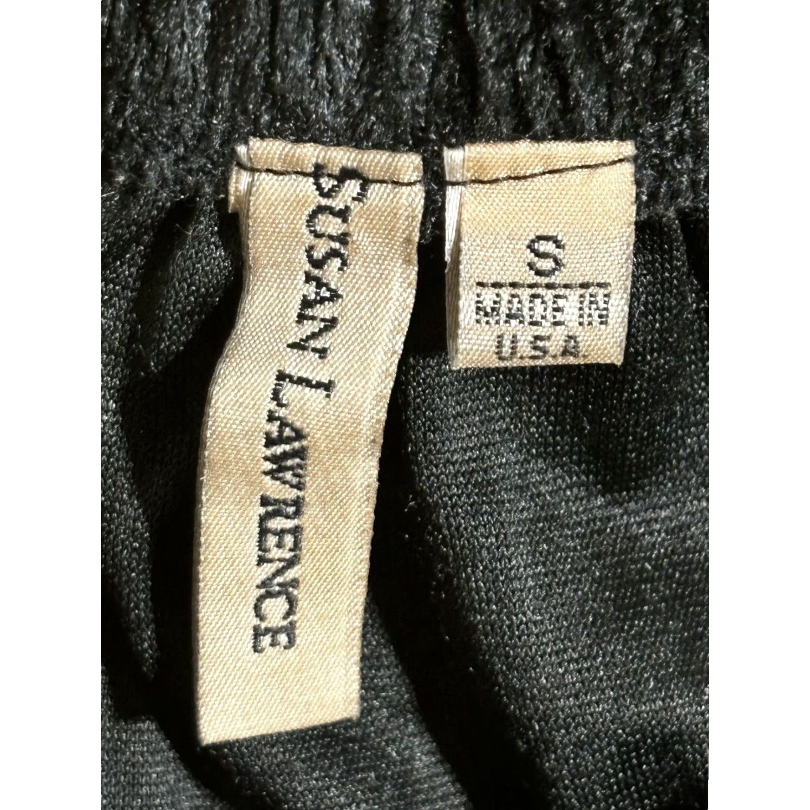 Velvet VINTAGE Susan Lawrence Black Velvet Midi Skirt Small Womens Witchy Peasant Style Size 28" / US 6 / IT 42 - 5 Thumbnail