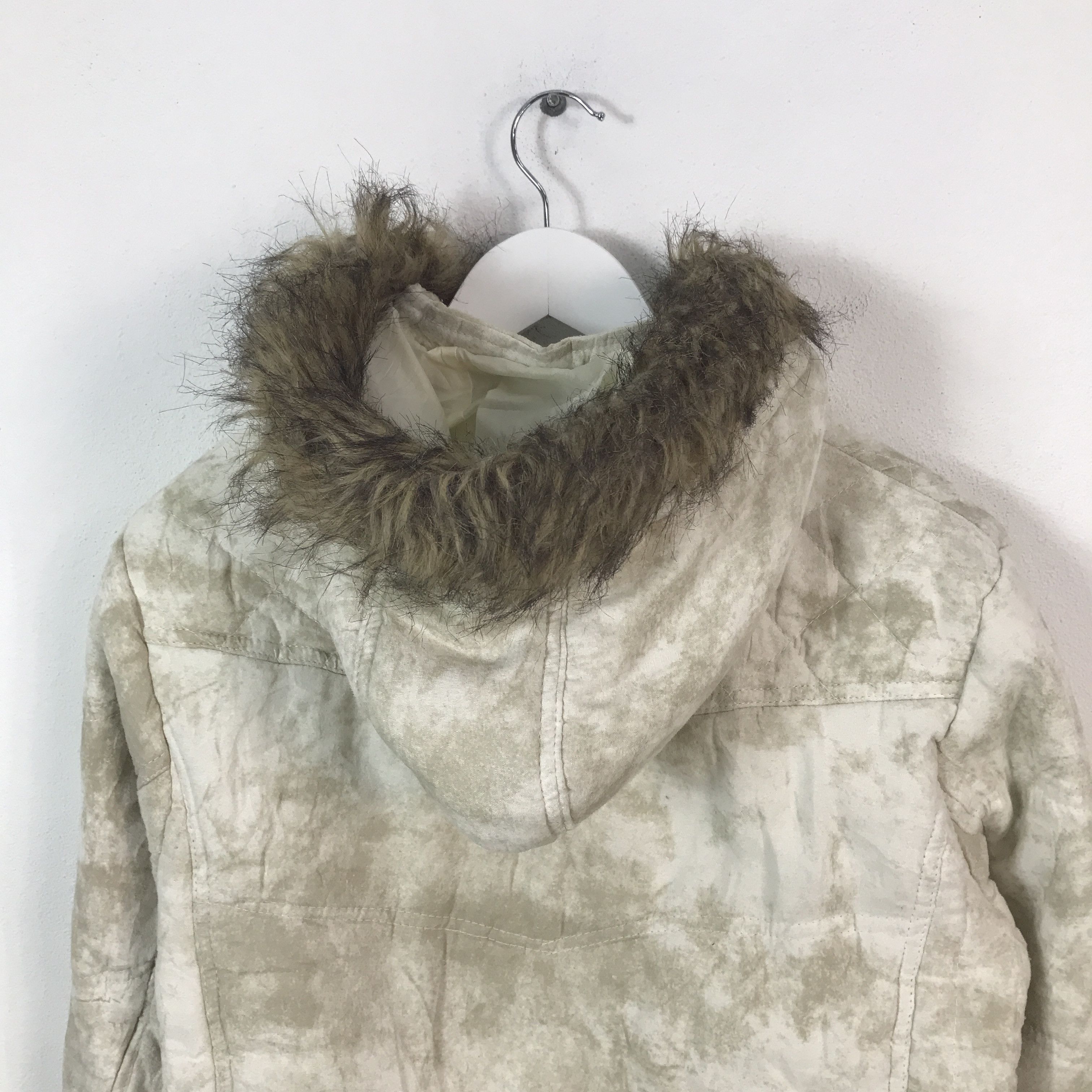 In The Attic Vtg in the attic Japan quilted fur hoodie jacket Size US L / EU 52-54 / 3 - 4 Thumbnail