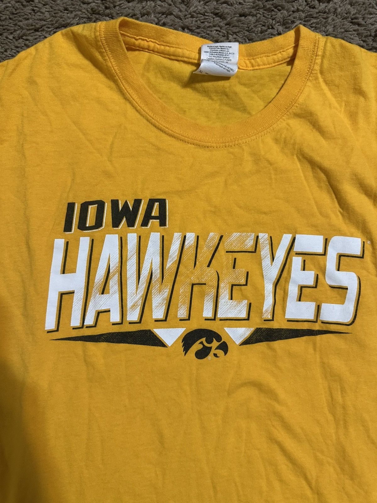 NCAA Vintage NCAA Iowa Hawkeyes “Caitlin Clark” shirt 90s size Xl Size US XL / EU 56 / 4 - 2 Thumbnail