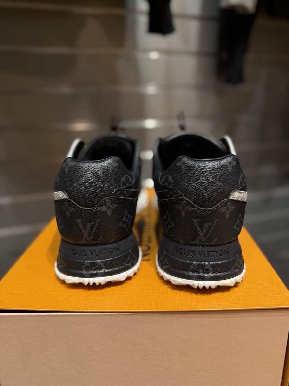 Louis Vuitton Size 10.5LV/11.5US Louis Vuitton Runaway Trainer Monogram Size US 11.5 / EU 44-45 - 12 Thumbnail