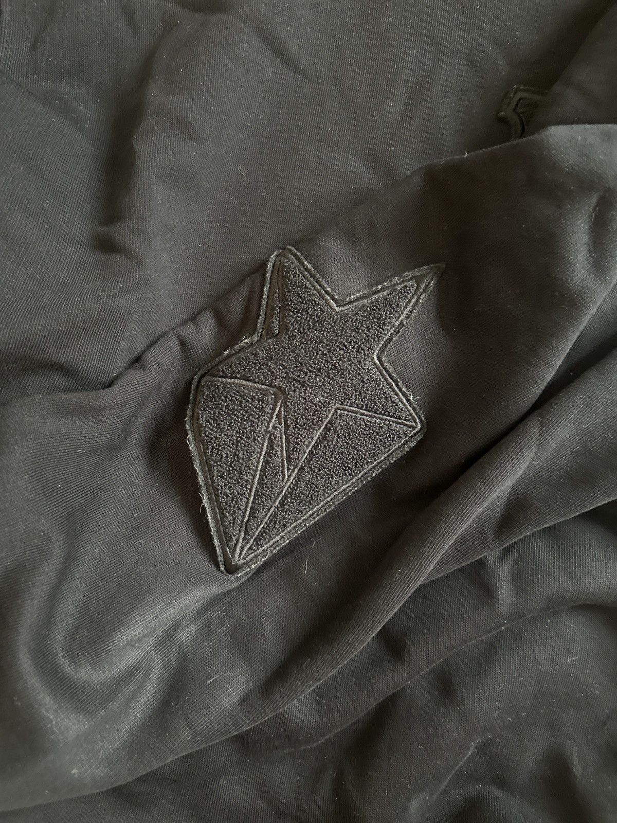 Burberry Burberry “B” Chenille & Star Patch Sweatshirt Black M Size US M / EU 48-50 / 2 - 12 Thumbnail