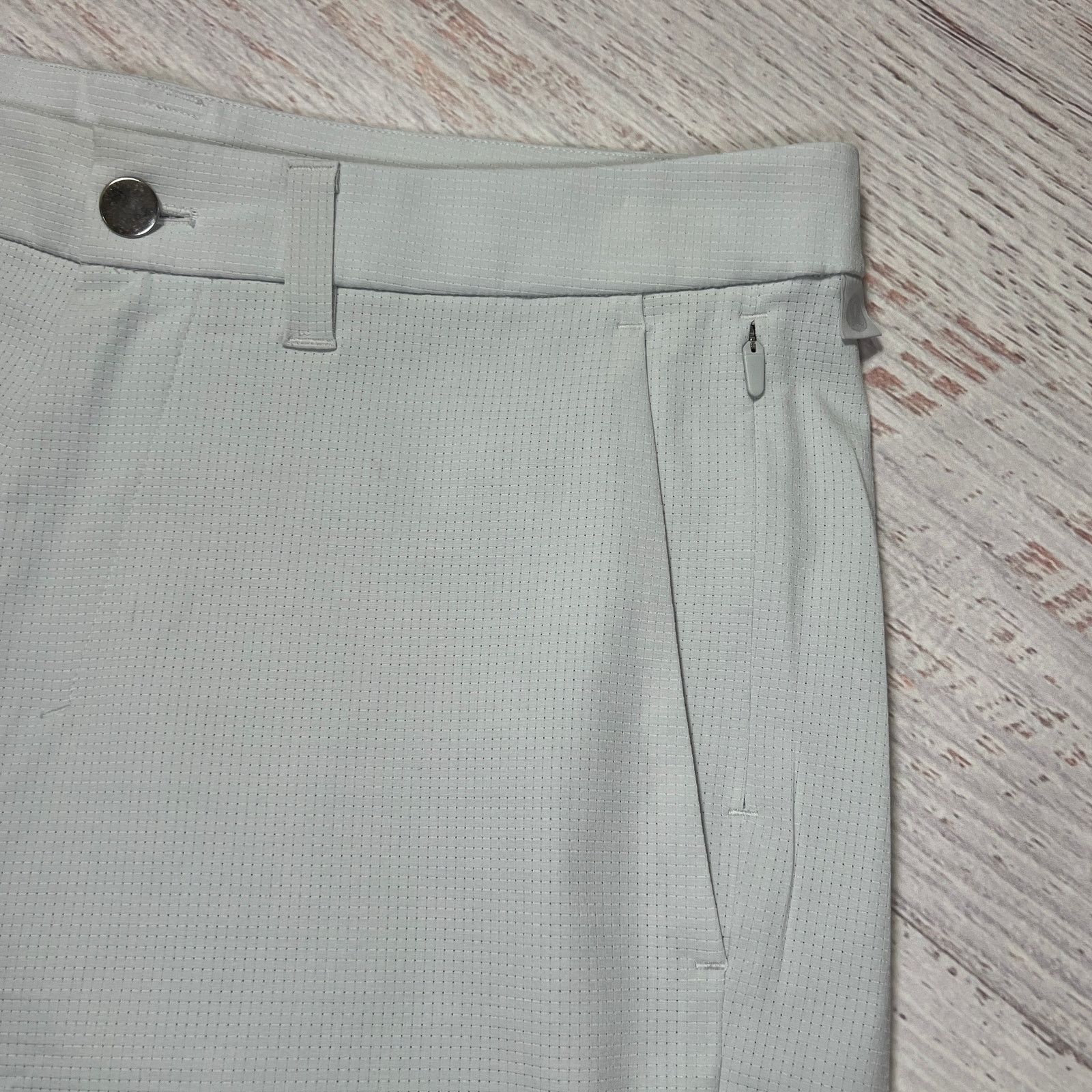 Lululemon Lululemon Commission Slim Ventlight Pant White Opal 33x33 Size US 33 - 6 Thumbnail