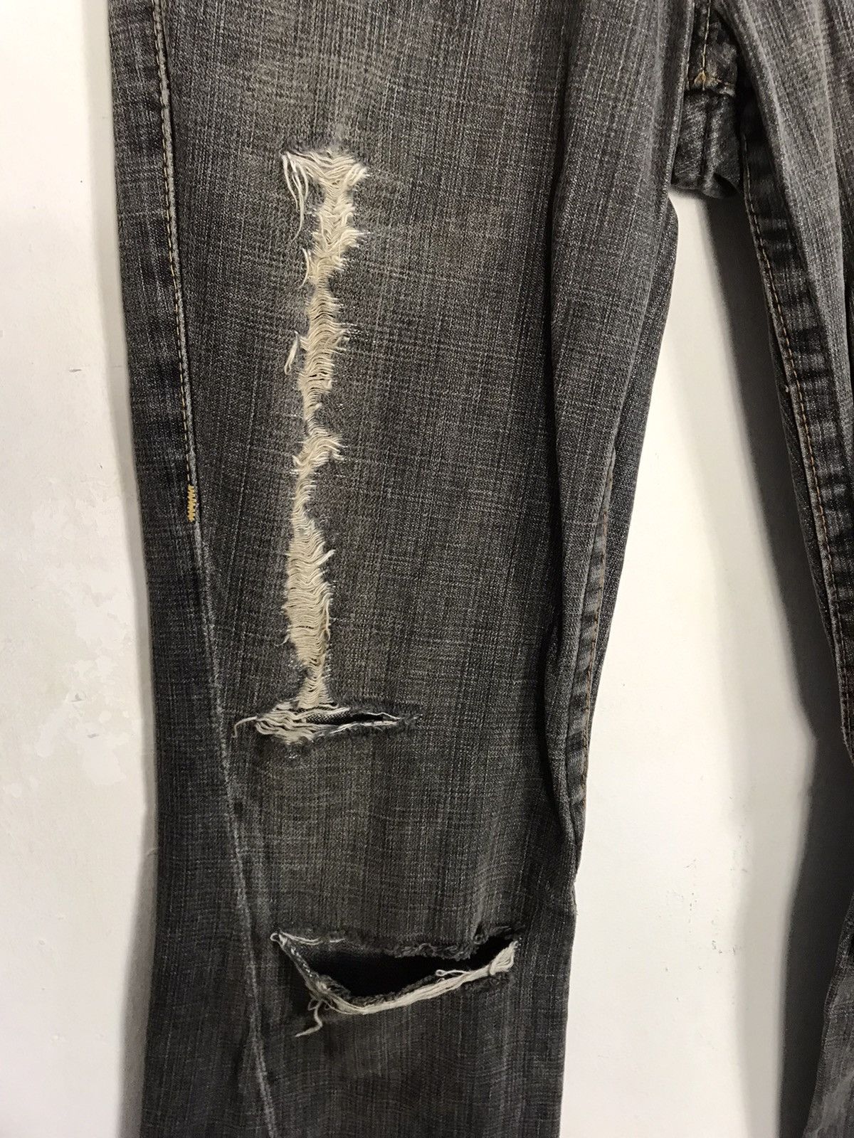 True Religion True Religion Section 803 Flap Pocket Zipper Tear Denim Size 30" / US 8 / IT 44 - 19 Thumbnail