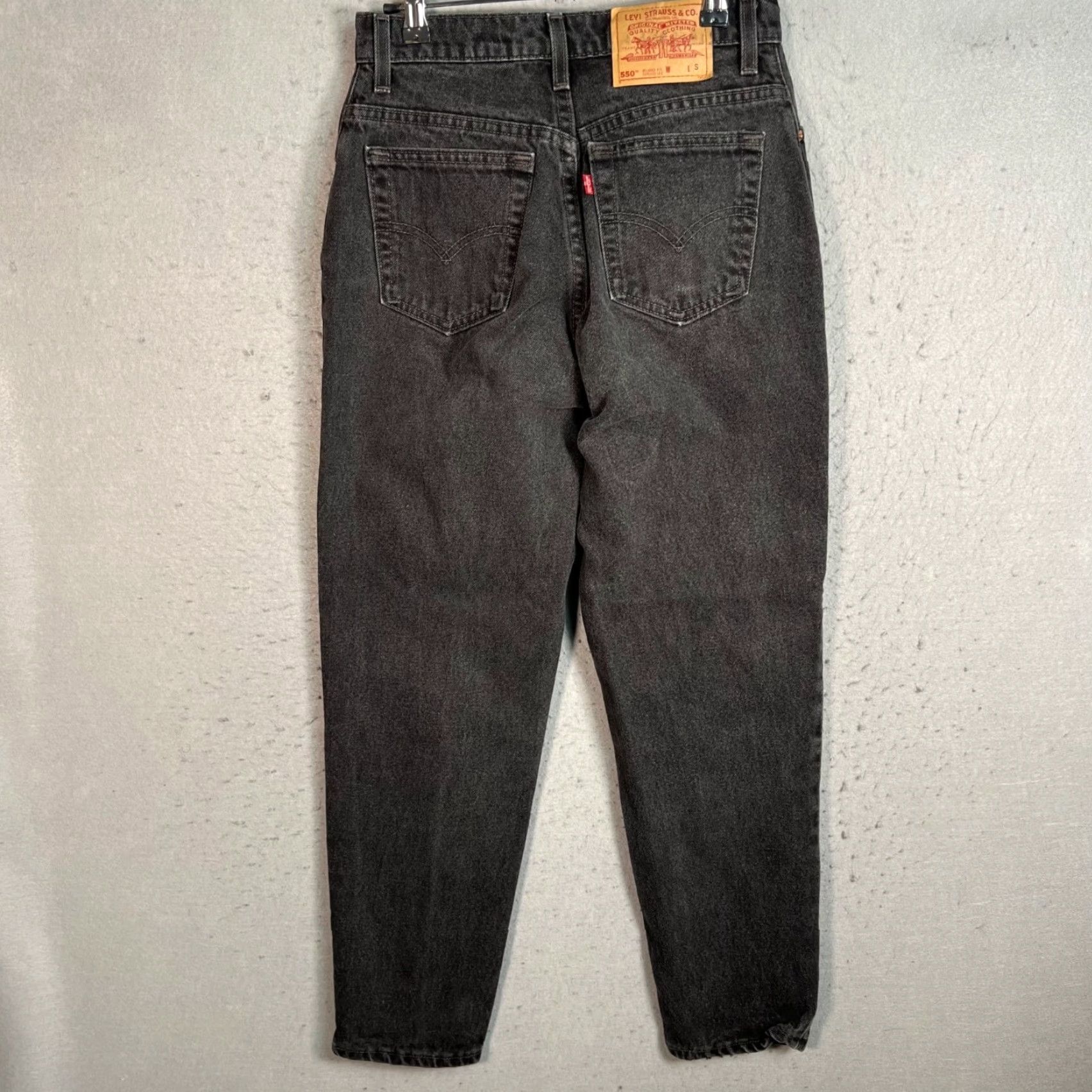 Levi's VINTAGE Levi's 550 Jeans Womens Size 8 Regular Black Denim 28 Inseam 5-Pocket Relaxed Tapered Leg Size 30" / US 8 / IT 44 - 2 Thumbnail