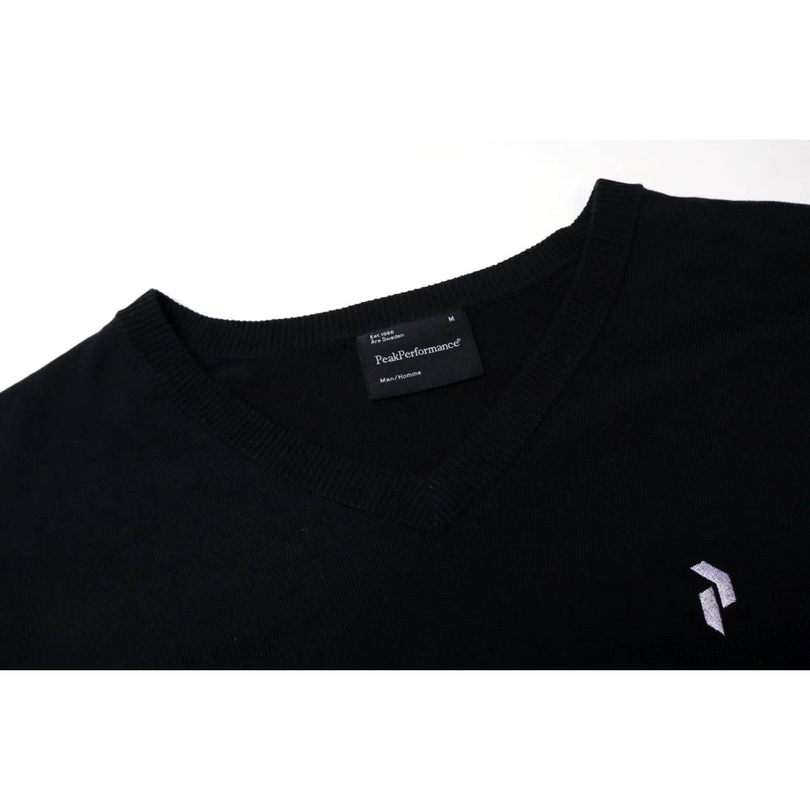 Peak Performance Peak Performance Jumper Golf VN Men's MEDIUM Pullover Knitted V-neck Black Size US M / EU 48-50 / 2 - 4 Thumbnail