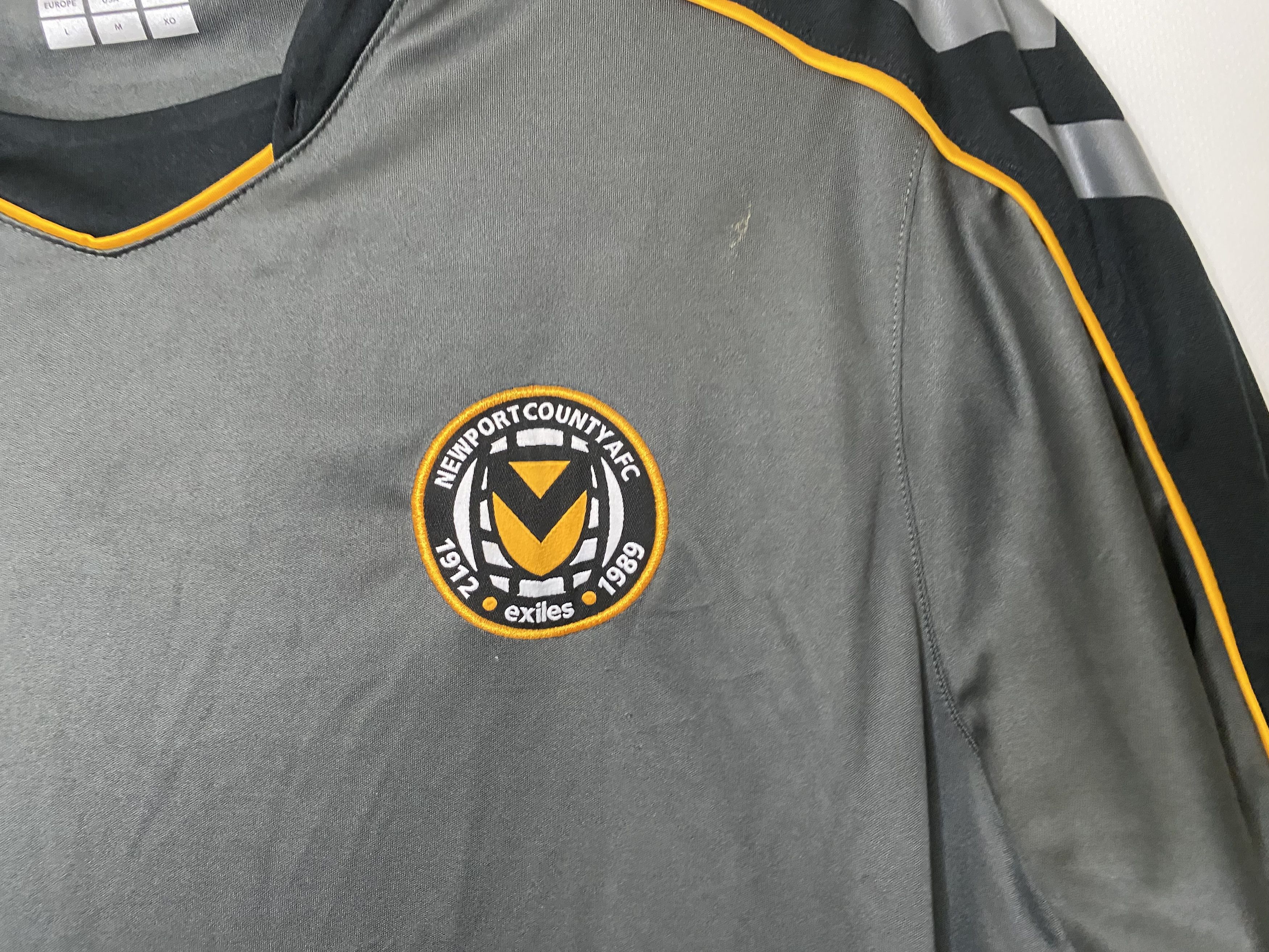 Hummel NEWPORT COUNTY 2020-21 TRAINING FOOTBALL SHIRT SOCCER JERSEY Size US L / EU 52-54 / 3 - 3 Thumbnail