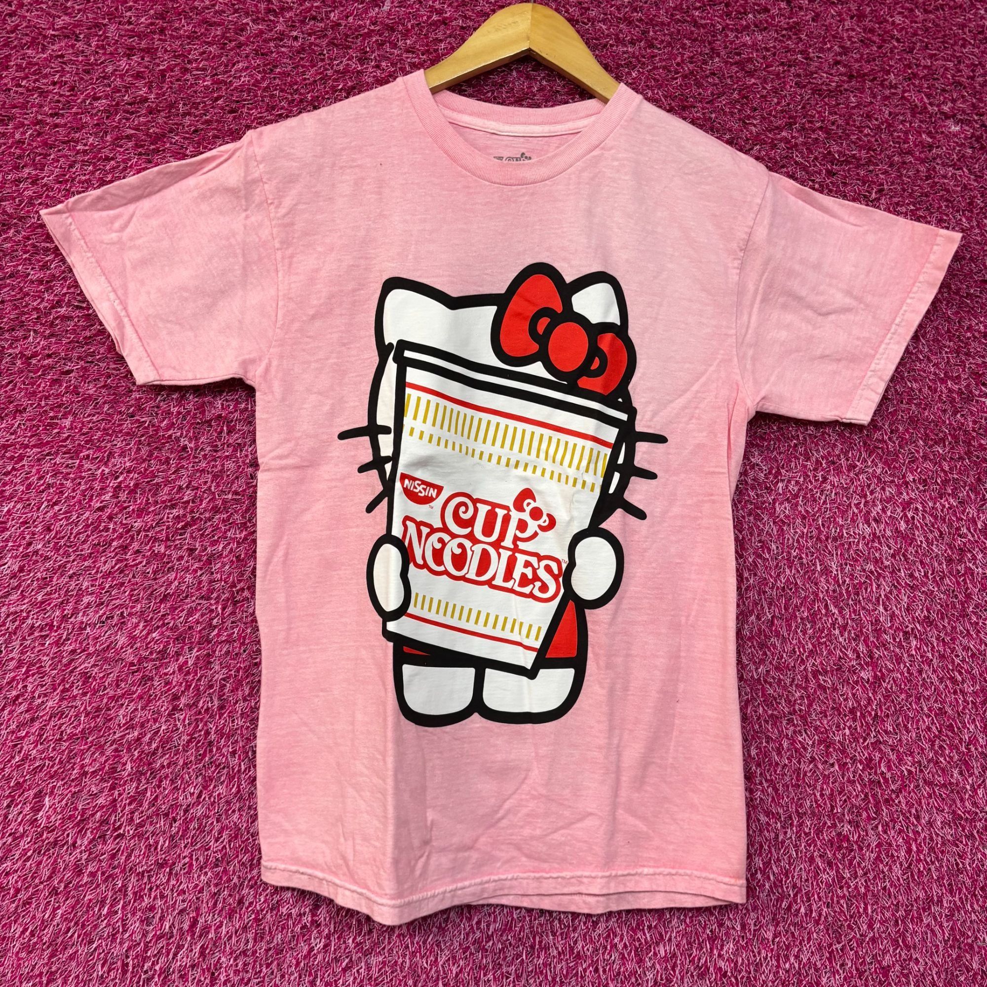 Other Sanrio Hello Kitty x Nissin Cup Noodles Pink T-Shirt Small Size S / US 4 / IT 40 - 1 Thumbnail