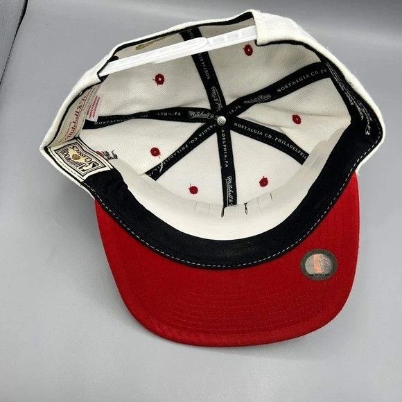 Mitchell & Ness Chicago Bulls Hat Men White Red The NBA Finals Snap Back Cap Size ONE SIZE - 2 Thumbnail