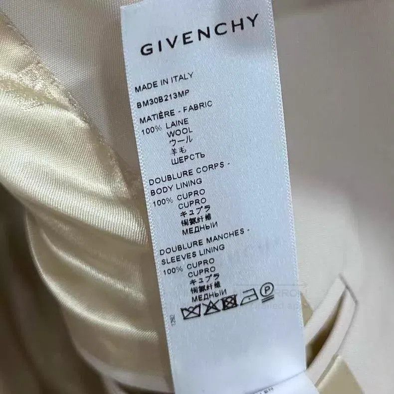 Givenchy Givenchy White Lock Closure High-End Suit Size US M / EU 48-50 / 2 - 7 Thumbnail