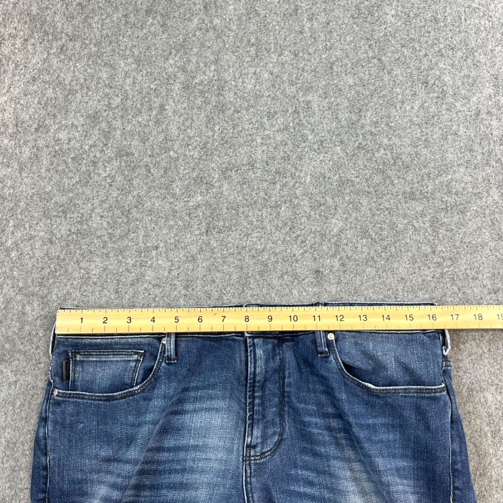 Vintage Armani Jeans Jeans Slim Tapered 32 Regular Denim Blue Medium Wash Stretch Whiskers 5-Pocket Mens Regular Size 32 in Blue Boys Womens Mens Size US 32 / EU 48 - 6 Thumbnail