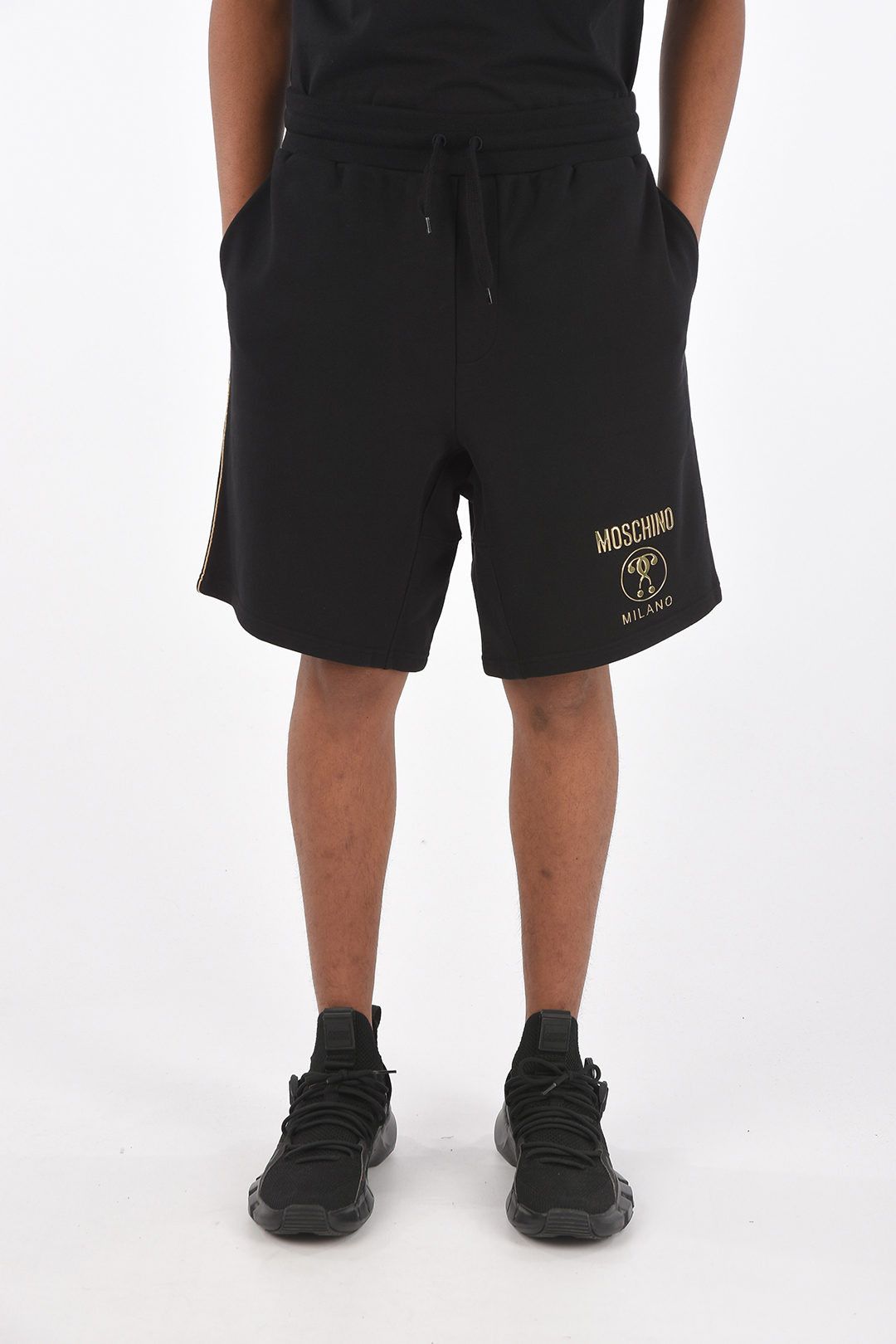 Moschino o1y0225 Logo Short in Black Size US 34 / EU 50 - 1 Thumbnail