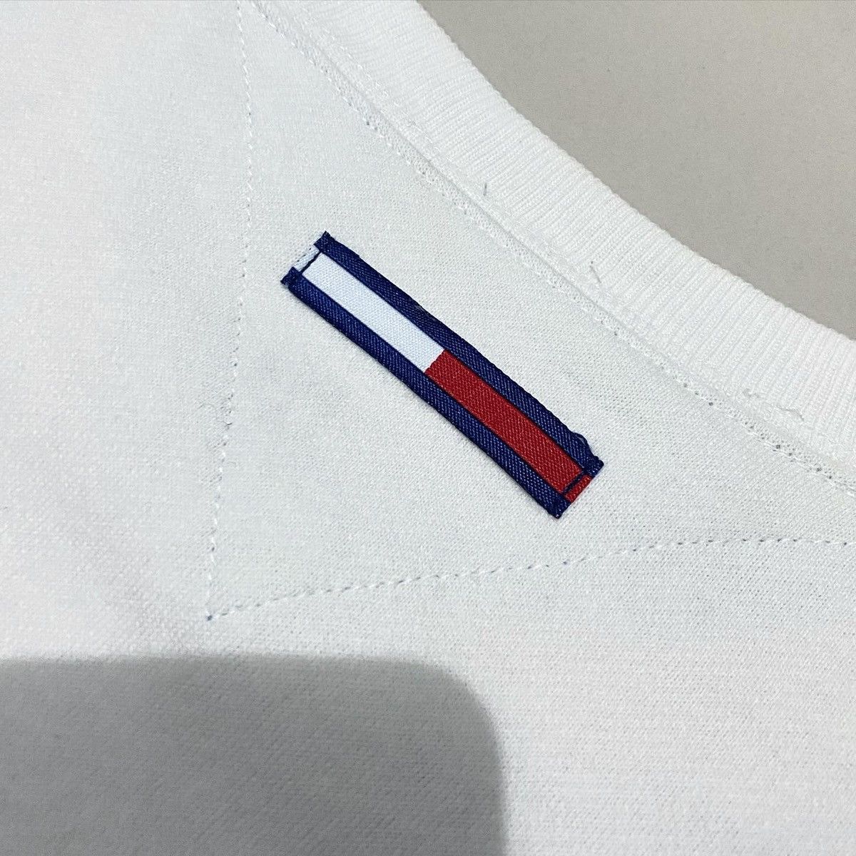 Tommy Hilfiger × Vintage Vintage Tommy Hilfiger Big Flag Sweatshirt Size US L / EU 52-54 / 3 - 4 Thumbnail