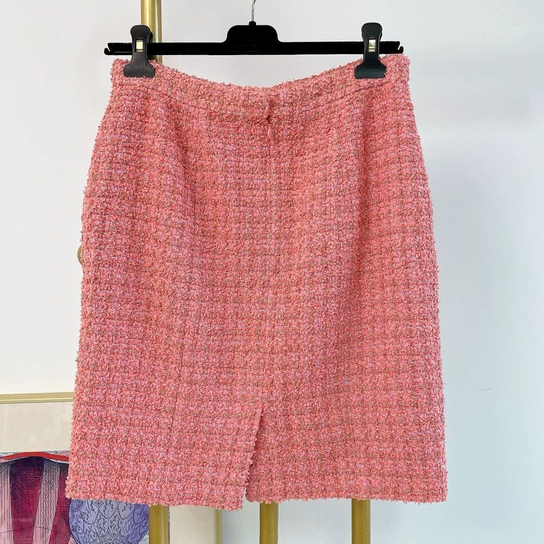 Chanel Chanel Pink skirt Size 26" / US 2 / IT 38 - 2 Thumbnail