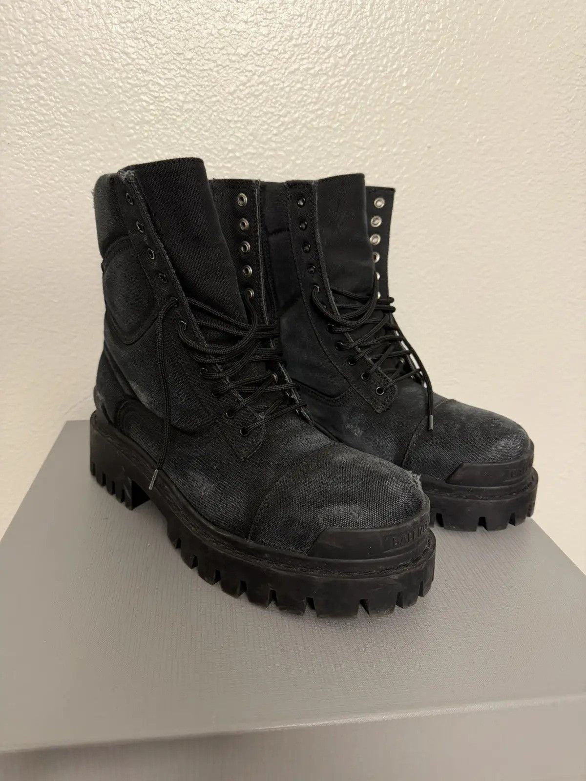 Balenciaga Balenciaga Striker Boot Worn effect Size US 9 / EU 42 - 2 Thumbnail