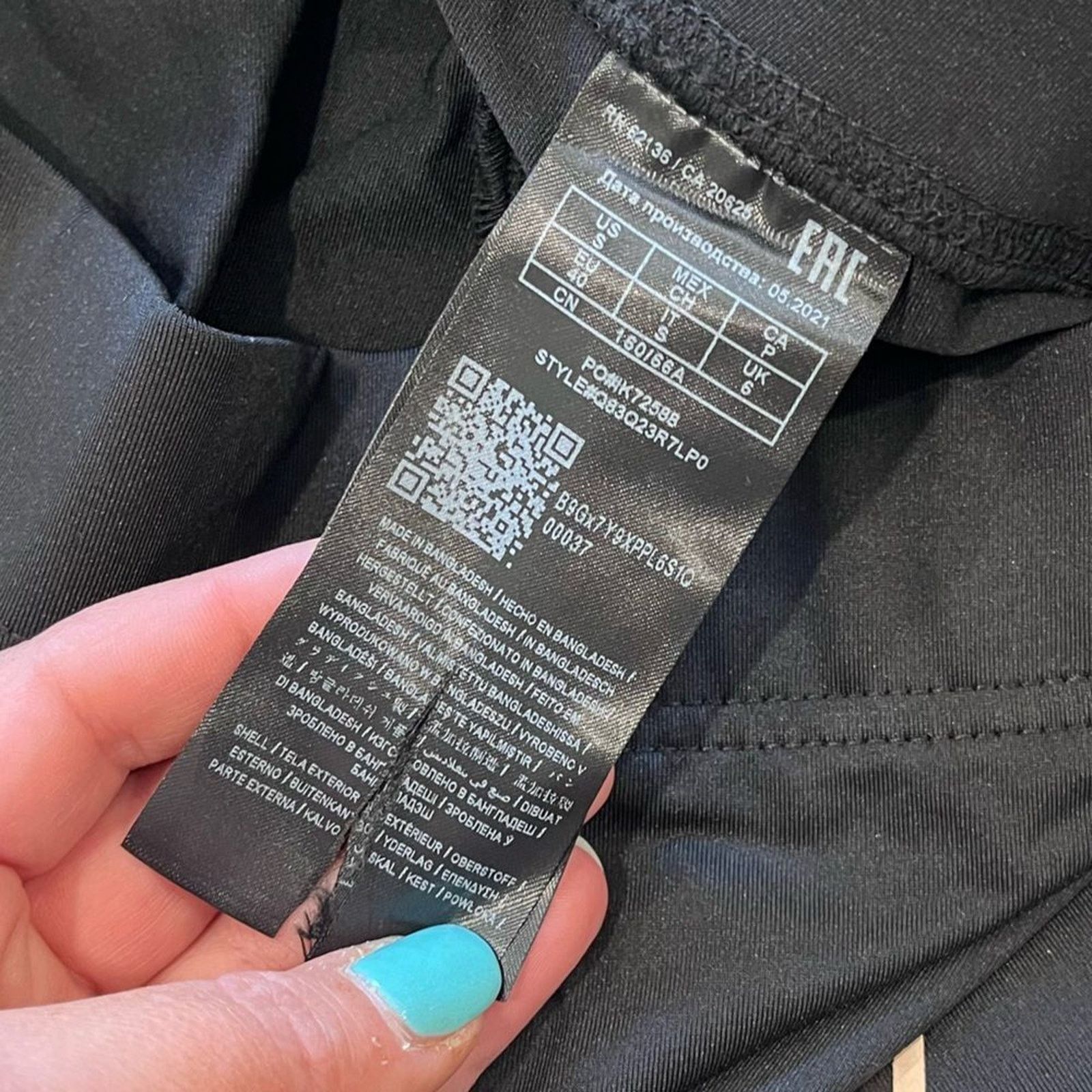 Guess NWOT Guess Black Cropped Capri Leggings Logo Print Size S Size 26" / US 2 / IT 38 - 3 Thumbnail