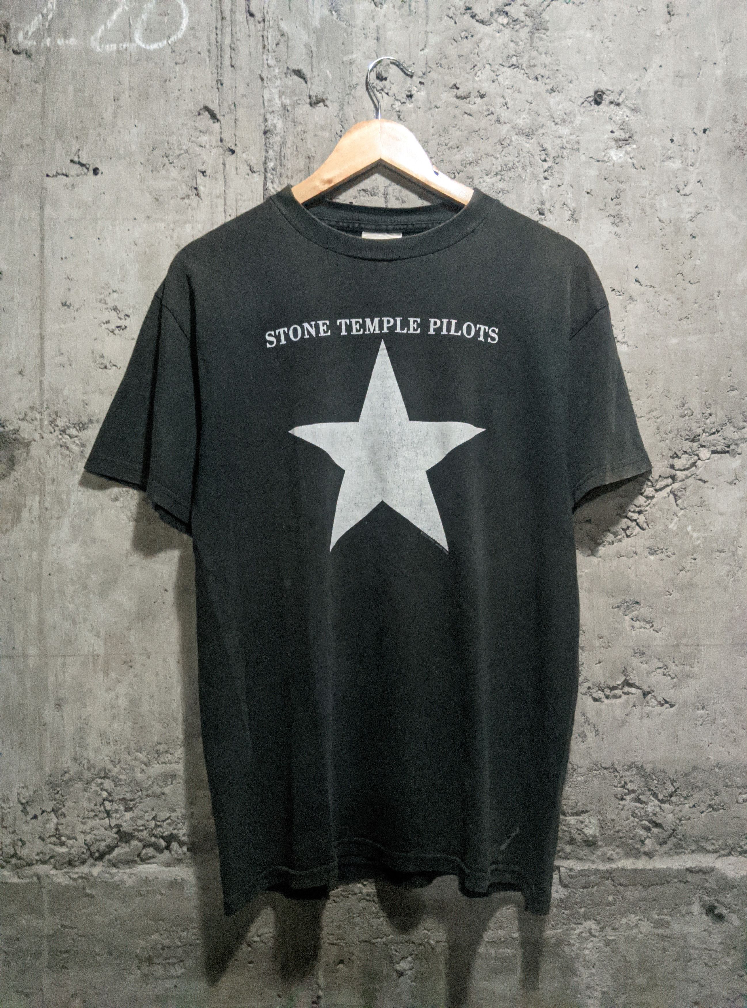 Band Tees Vintage 2000 stone temple pilots n4 grunge t shirt Size US M / EU 48-50 / 2 - 1 Thumbnail