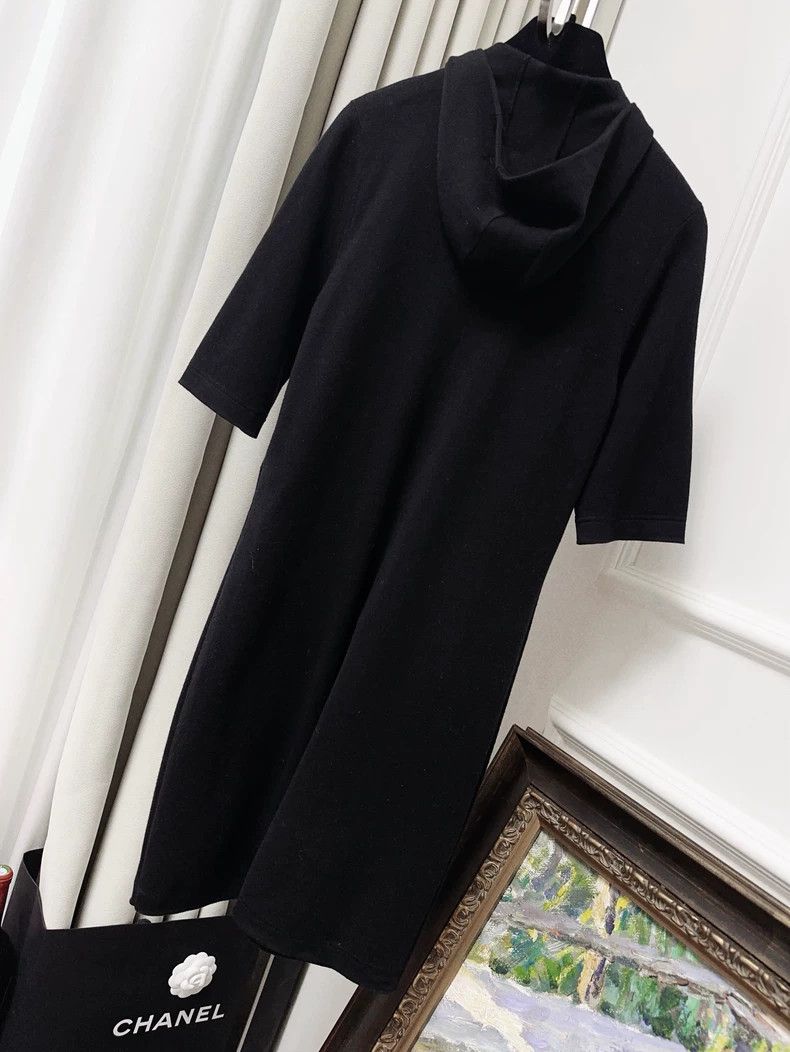 Chanel Chanel 25C Early Spring Show Black Hooded brooch Zipper Dr Size XS / US 0-2 / IT 36-38 - 2 Thumbnail