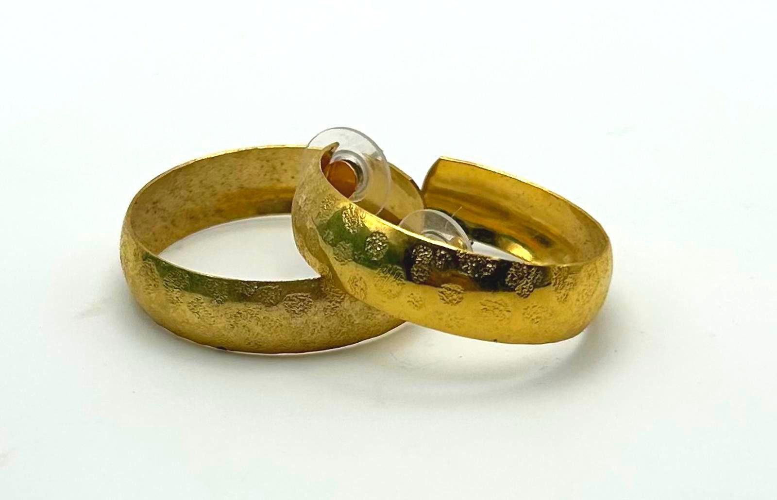 Elie Tahari Vintage Textured Gold Wide Hoop Earrings – Unisex Streetwear Size ONE SIZE - 1 Thumbnail